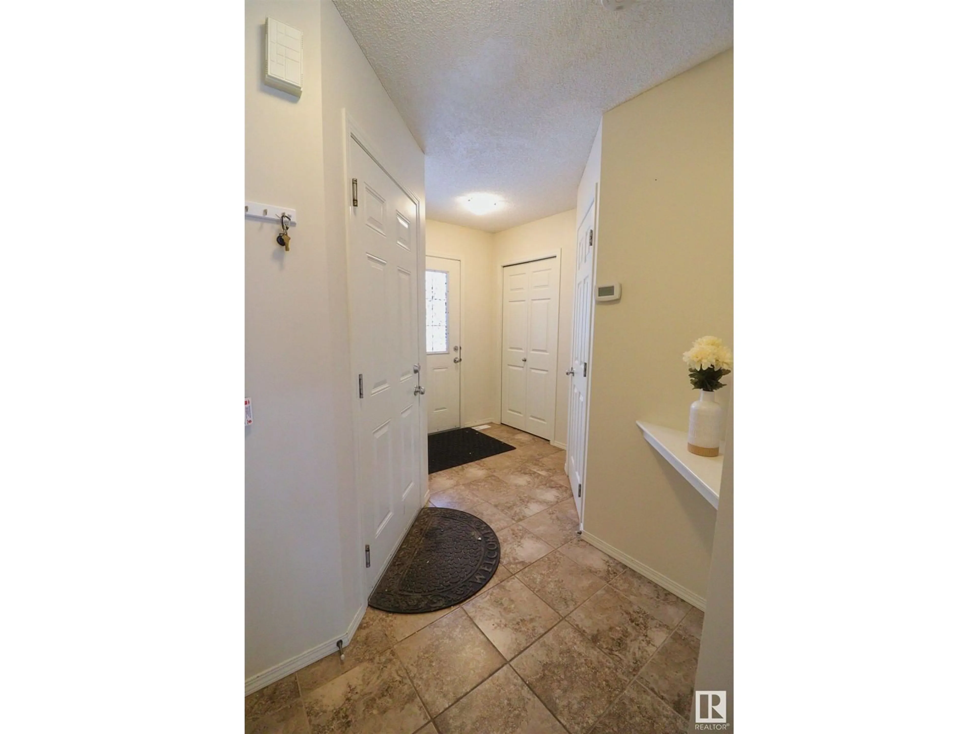 Indoor entryway for 2311 LEMIEUX PL NW, Edmonton Alberta T6R0C2