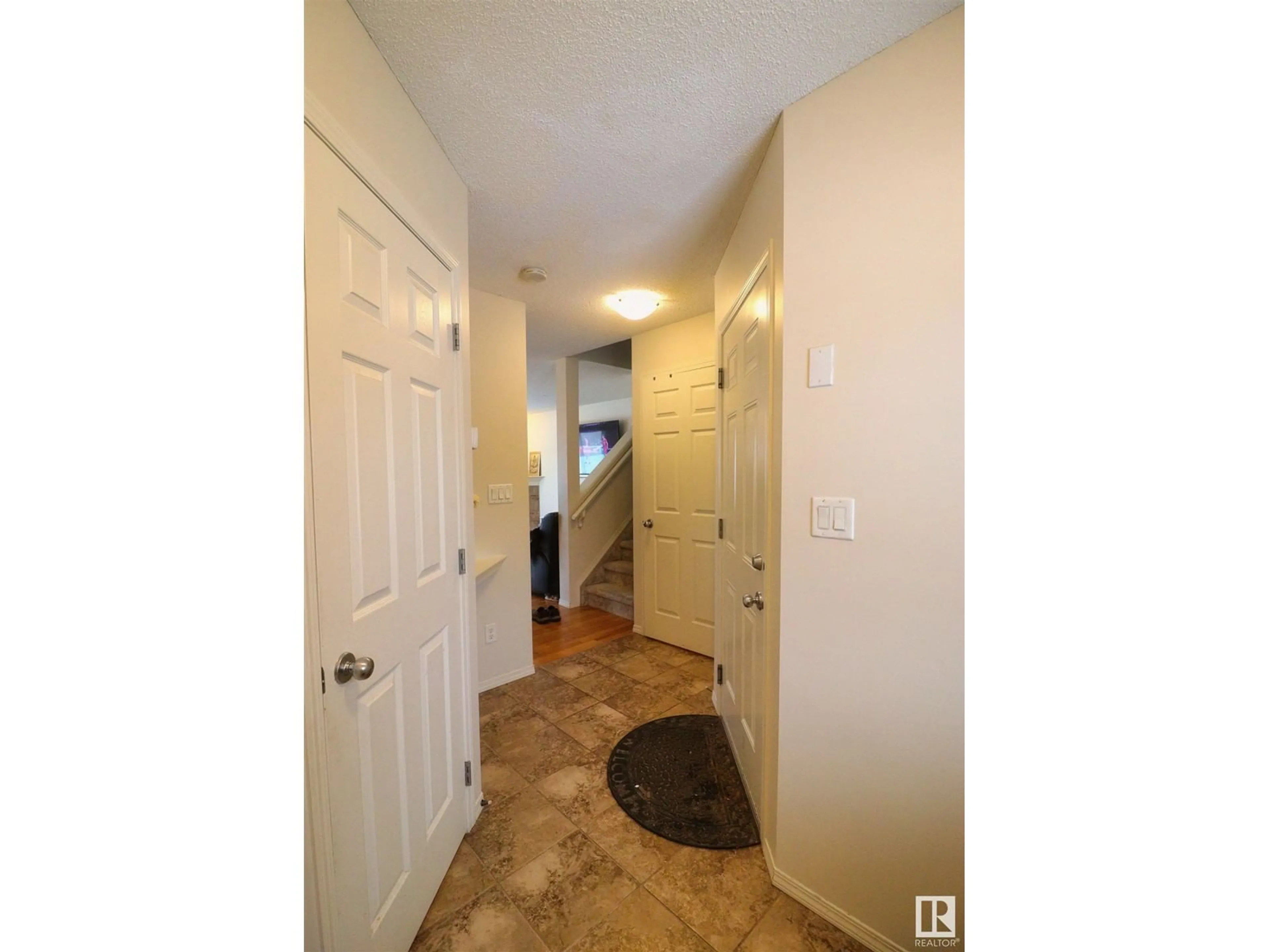 Indoor entryway for 2311 LEMIEUX PL NW, Edmonton Alberta T6R0C2