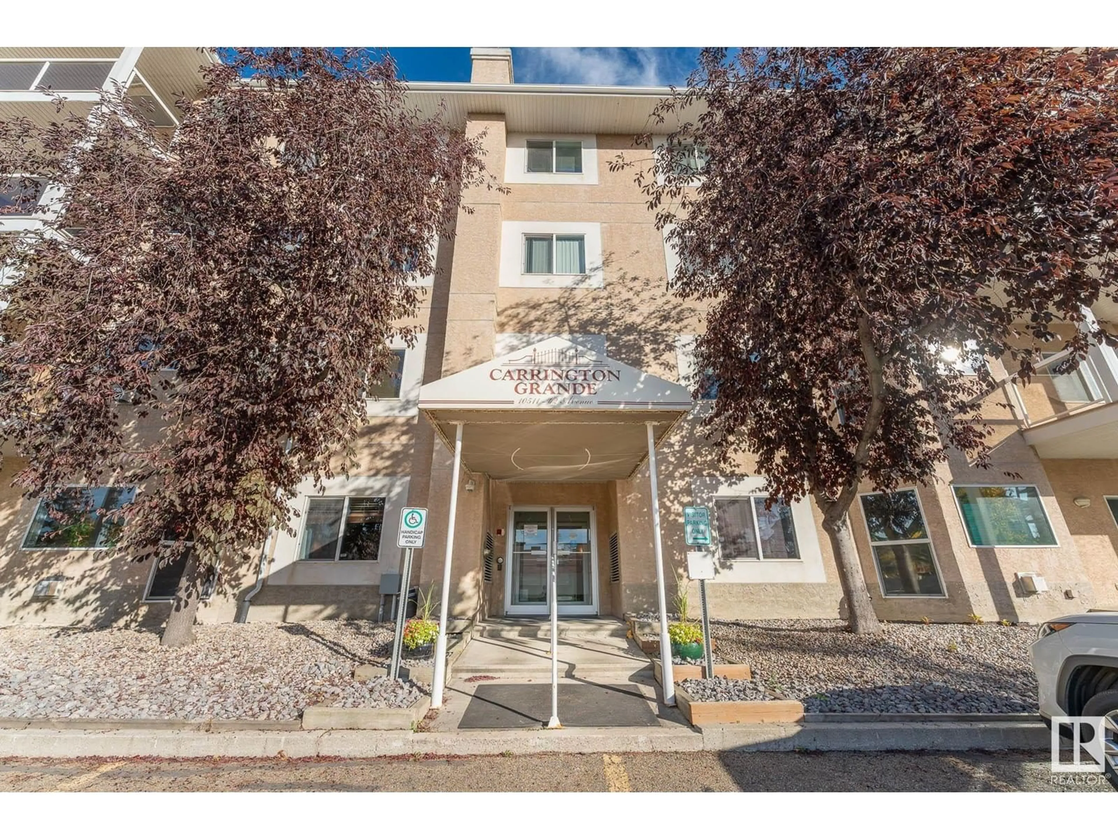 Indoor foyer for #109 10511 42 AV NW, Edmonton Alberta T6J7G8