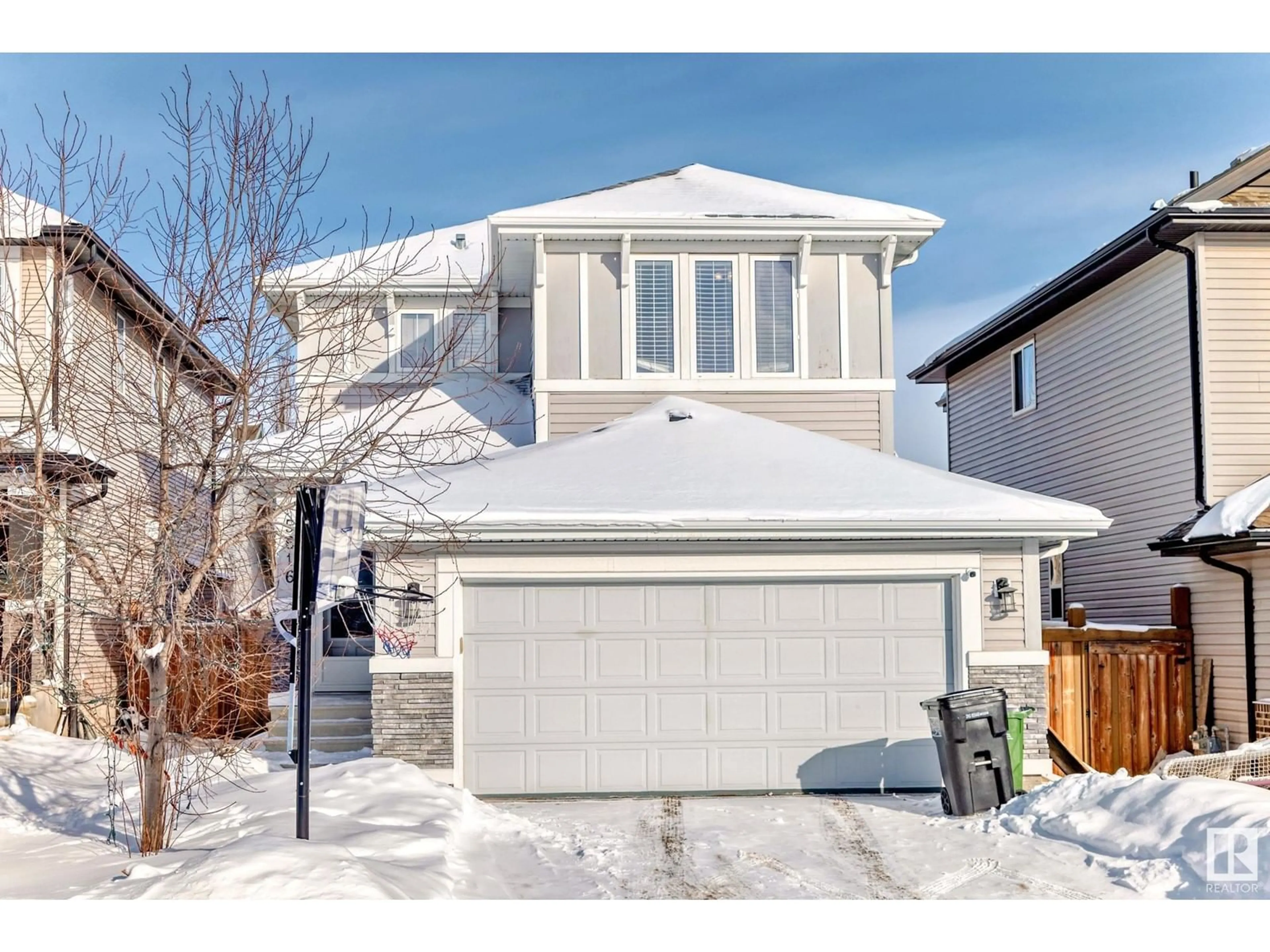 Home with vinyl exterior material, street for 5616 175 AV NW, Edmonton Alberta T5Y0T6