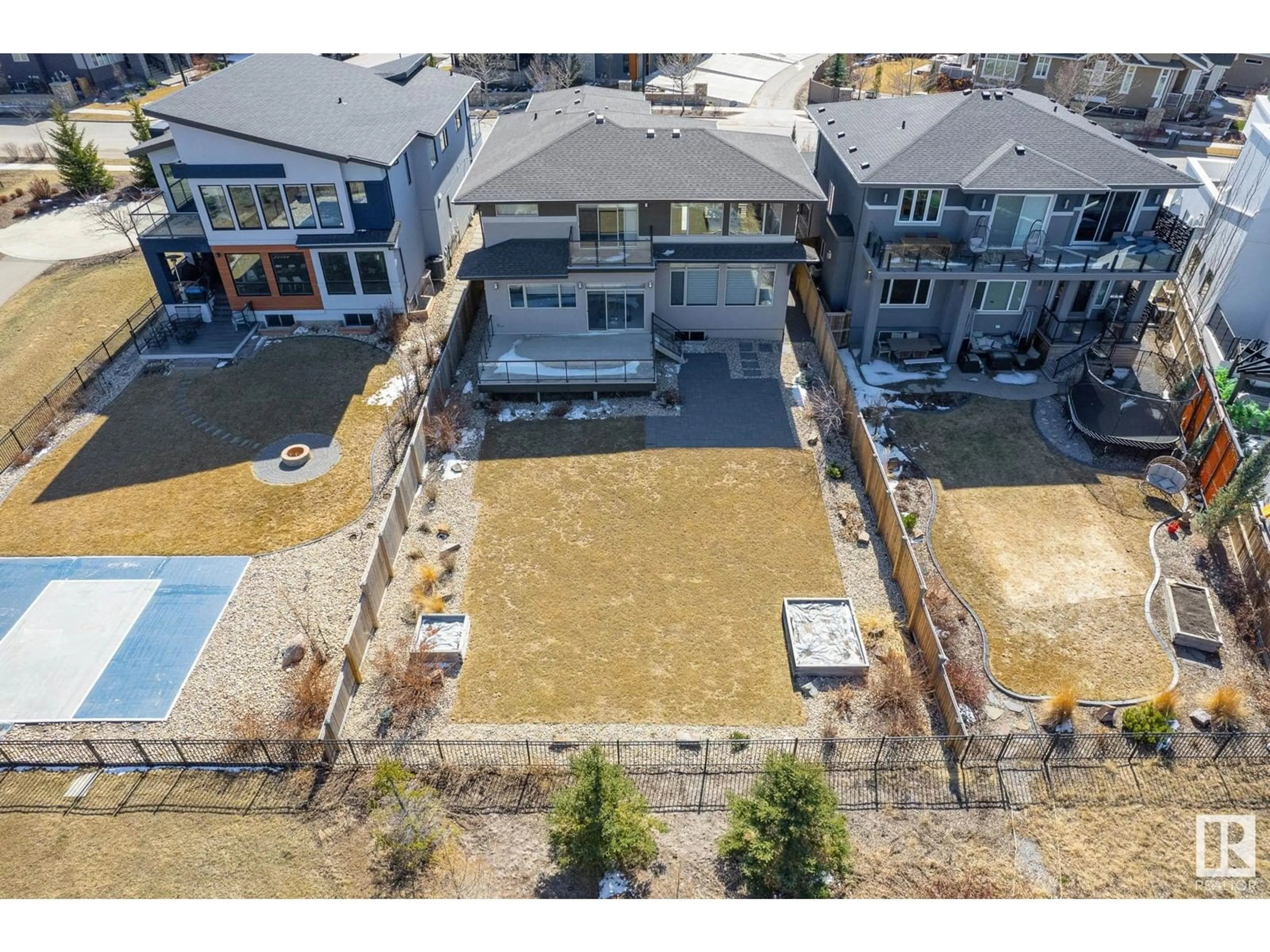 A pic from outside/outdoor area/front of a property/back of a property/a pic from drone, unknown for 7311 MAY CM NW, Edmonton Alberta T6R0V7