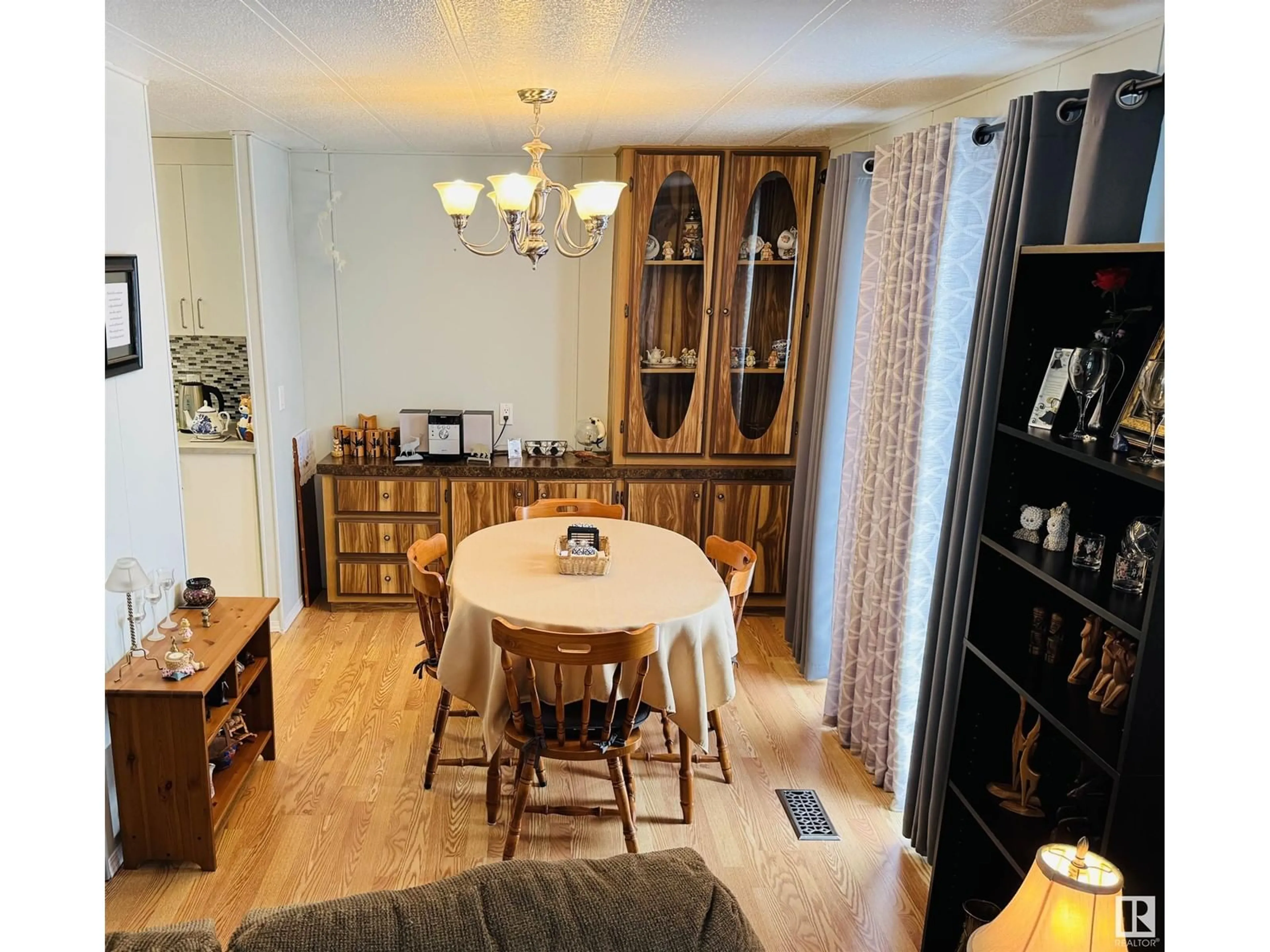 Dining room, wood/laminate floor for #28 12604 153 AV NW, Edmonton Alberta T5X4M7