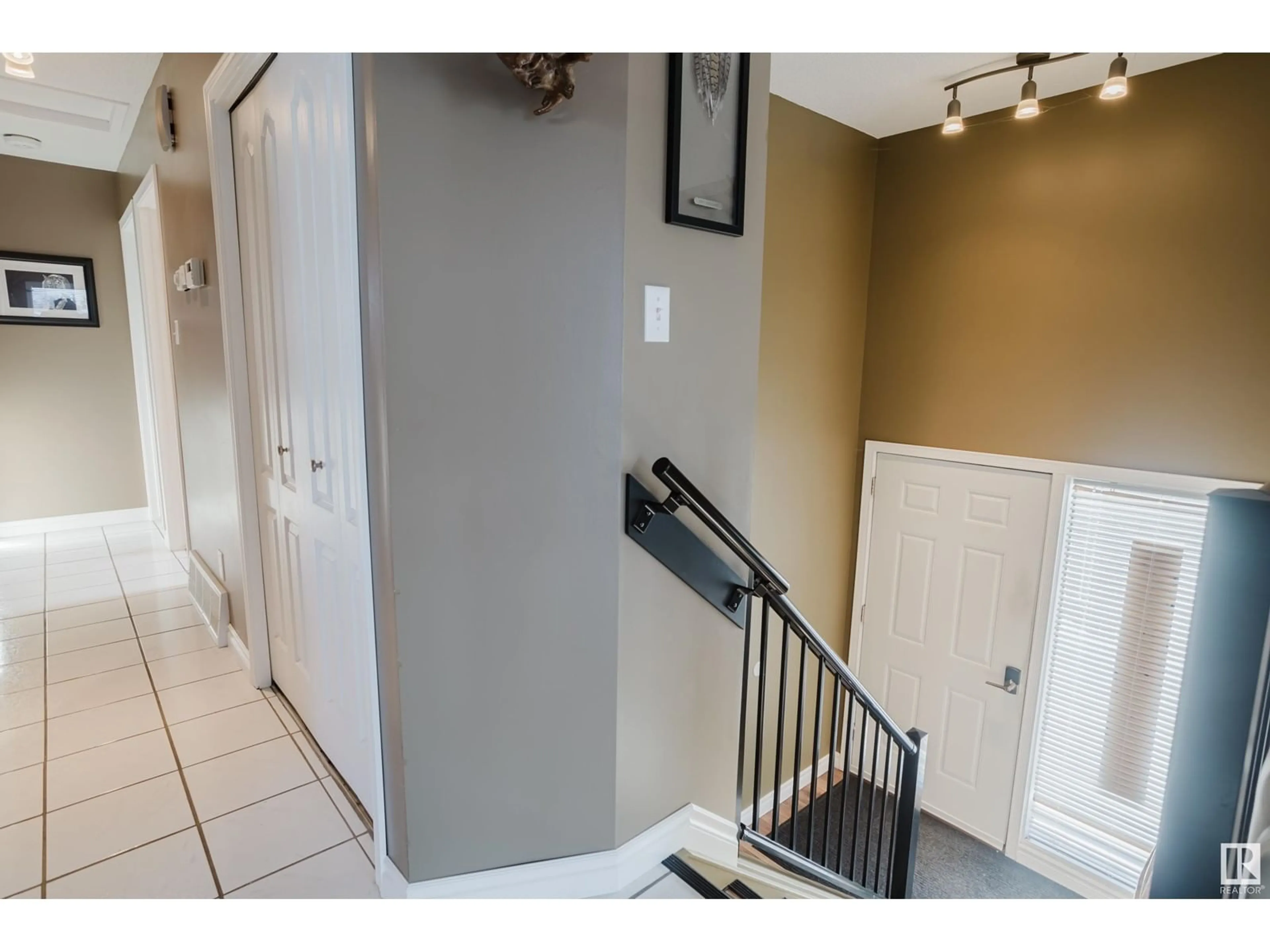 Indoor entryway for 9405 81 ST, Fort Saskatchewan Alberta T8L3M9