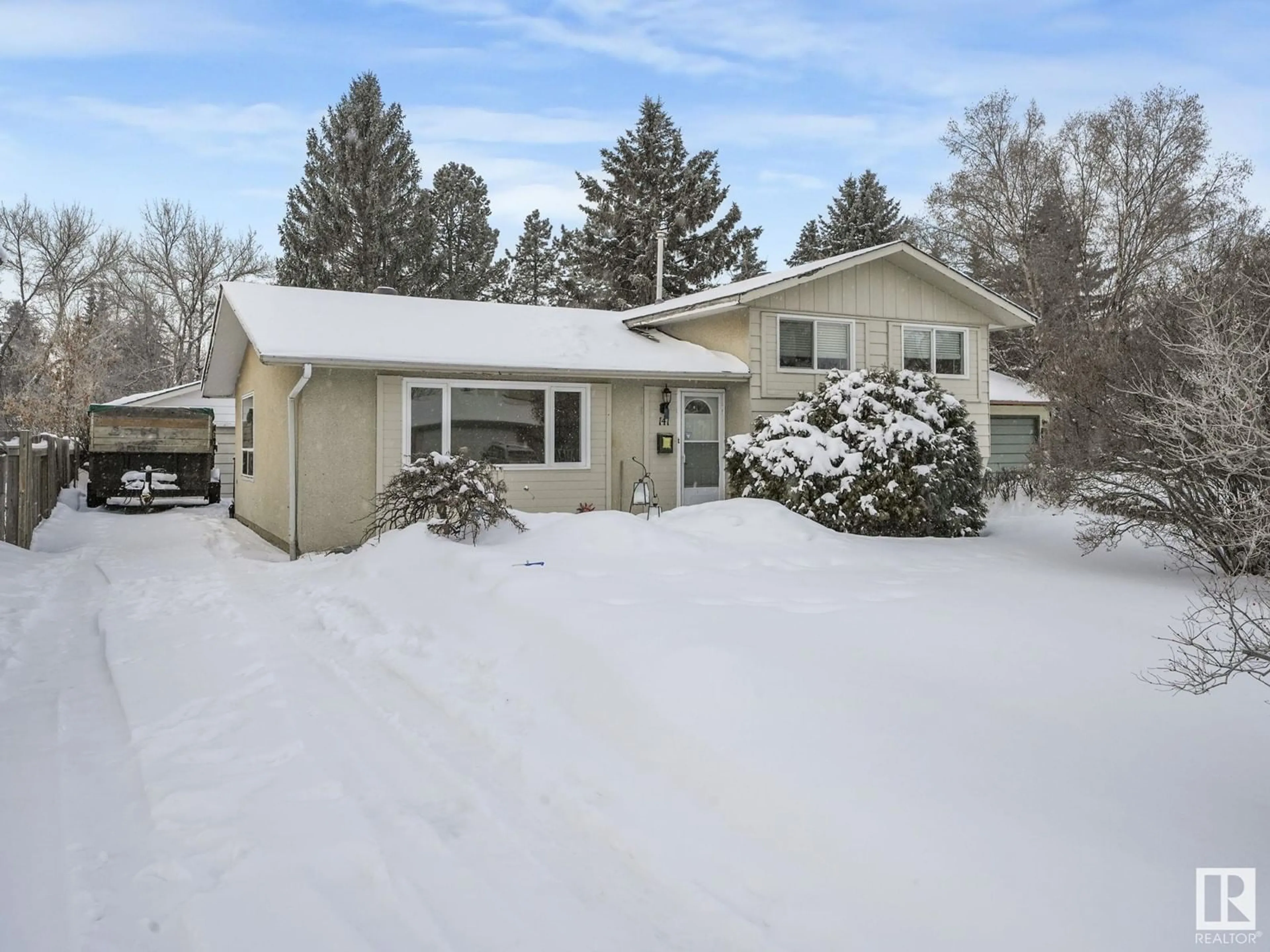 Home with vinyl exterior material, street for 141 HOMESTEAD CR NW, Edmonton Alberta T5A2Y1