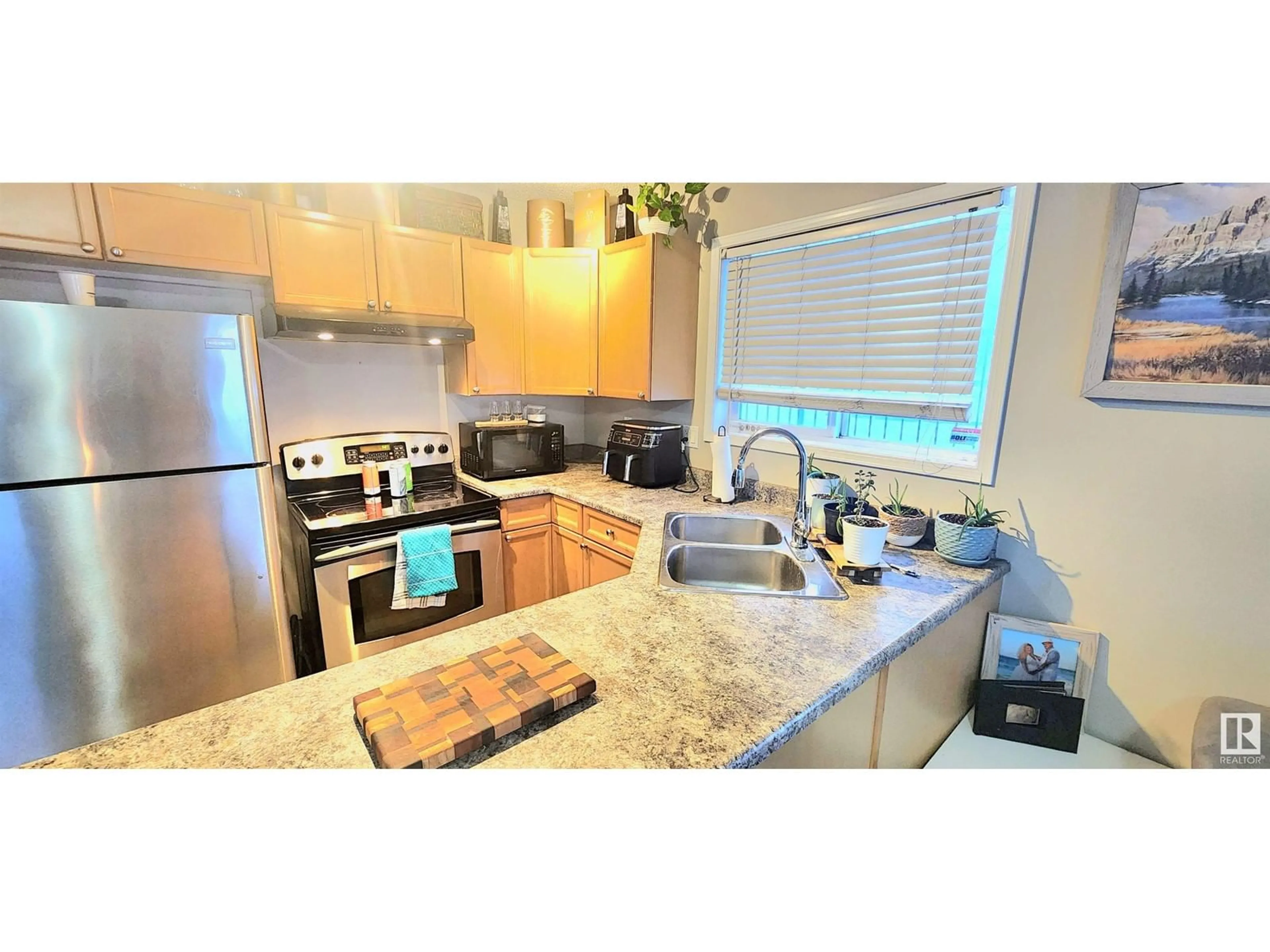 Standard kitchen, unknown for #34 130 HYNDMAN CR NW, Edmonton Alberta T5A0E8