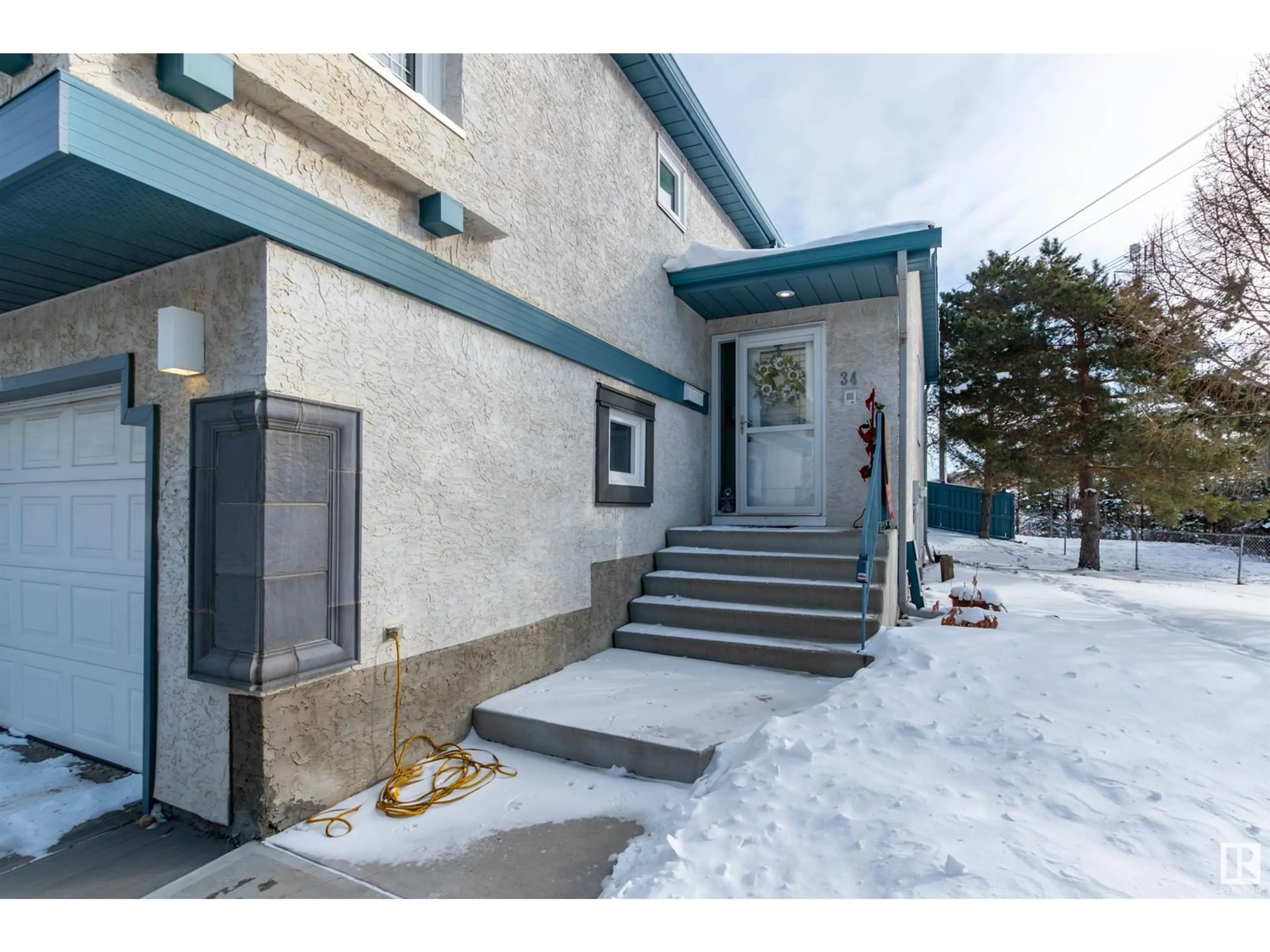 Indoor foyer for #34 1130 FALCONER RD NW, Edmonton Alberta T6J2J6