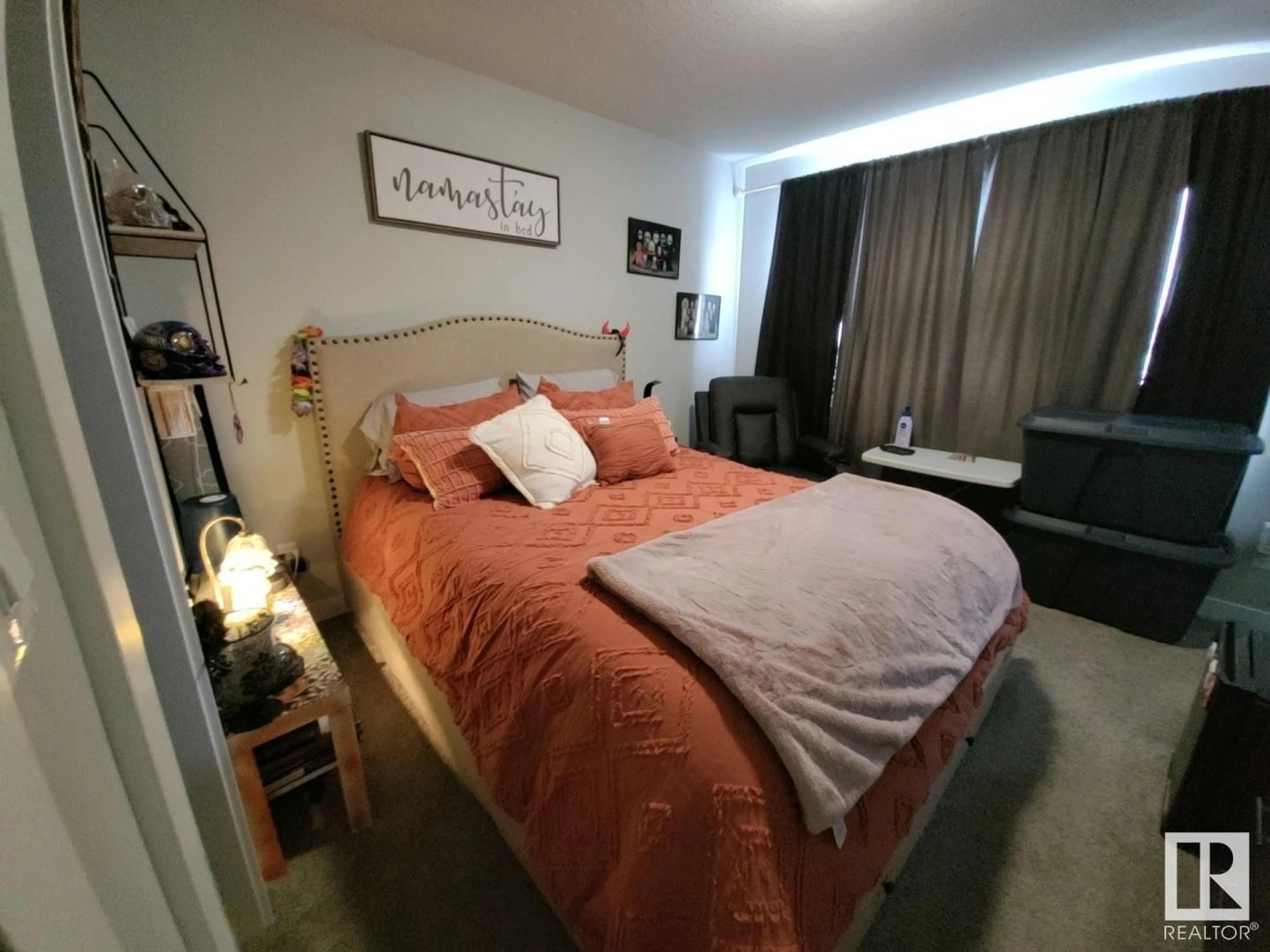 A pic of a room for NW - 9846 162 ST, Edmonton Alberta T5P3L2