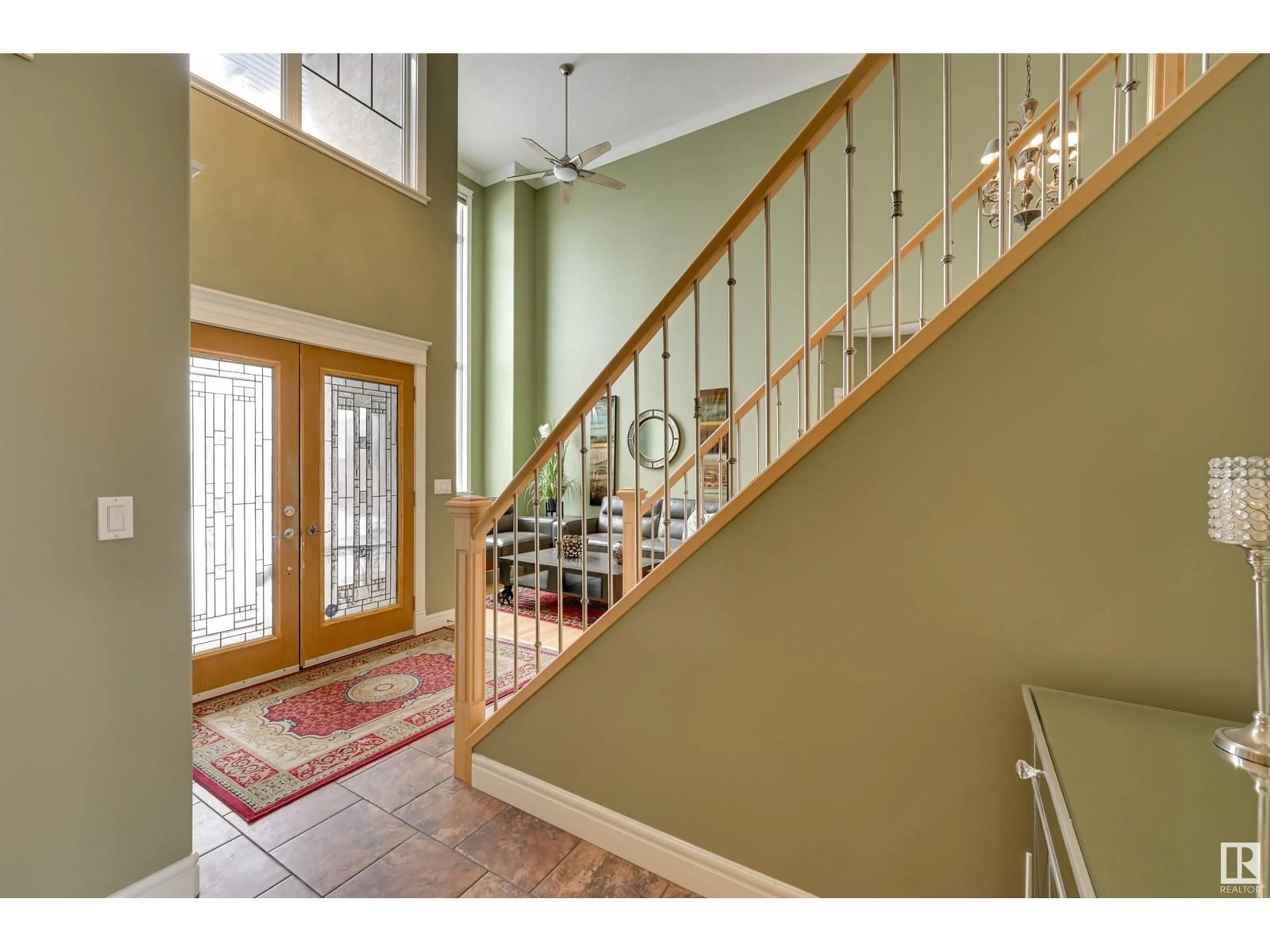 Indoor foyer for 14028 134 ST NW, Edmonton Alberta T6V1W3