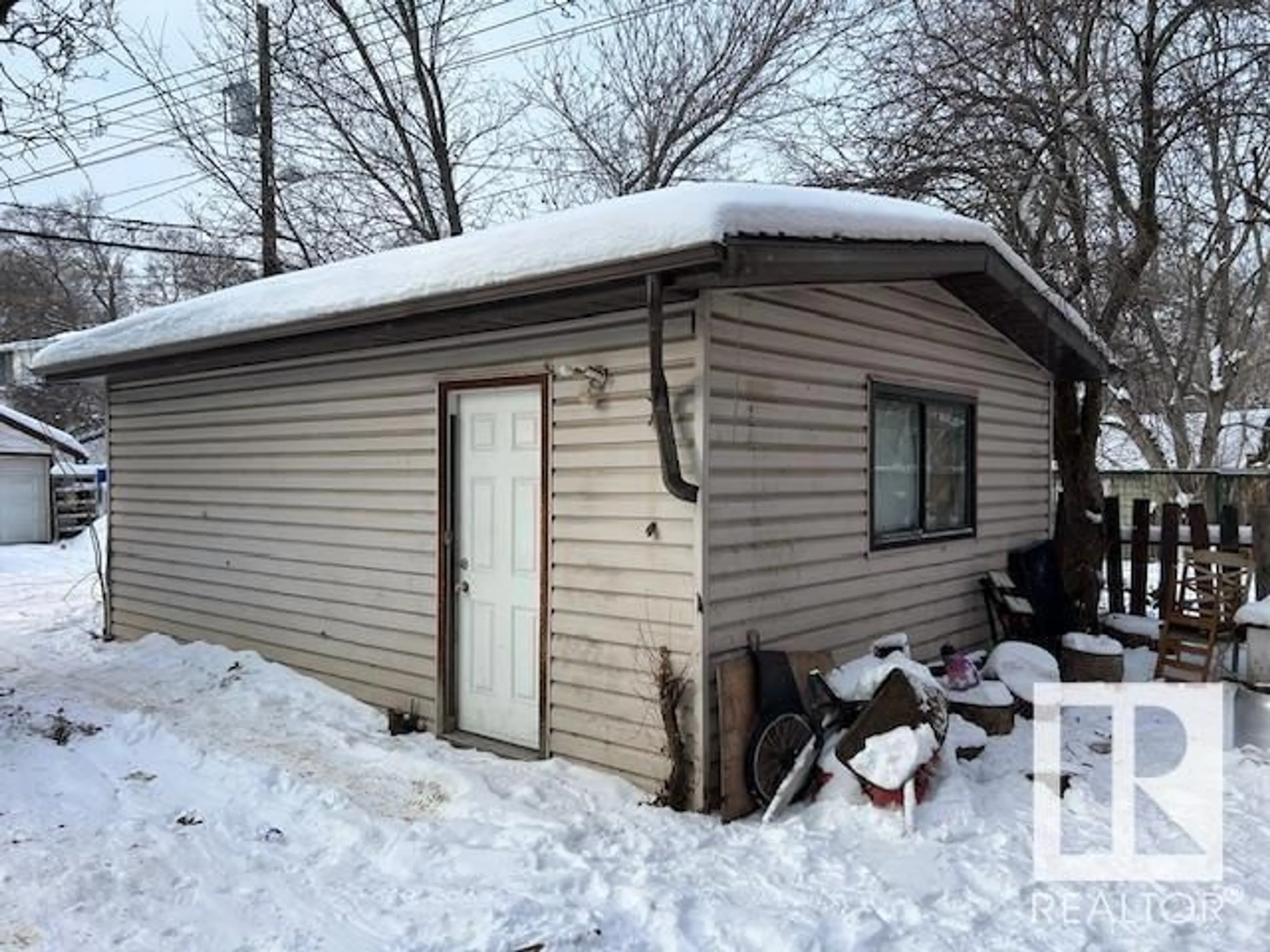 Shed for 10848 93 ST NW, Edmonton Alberta T5H1Y9