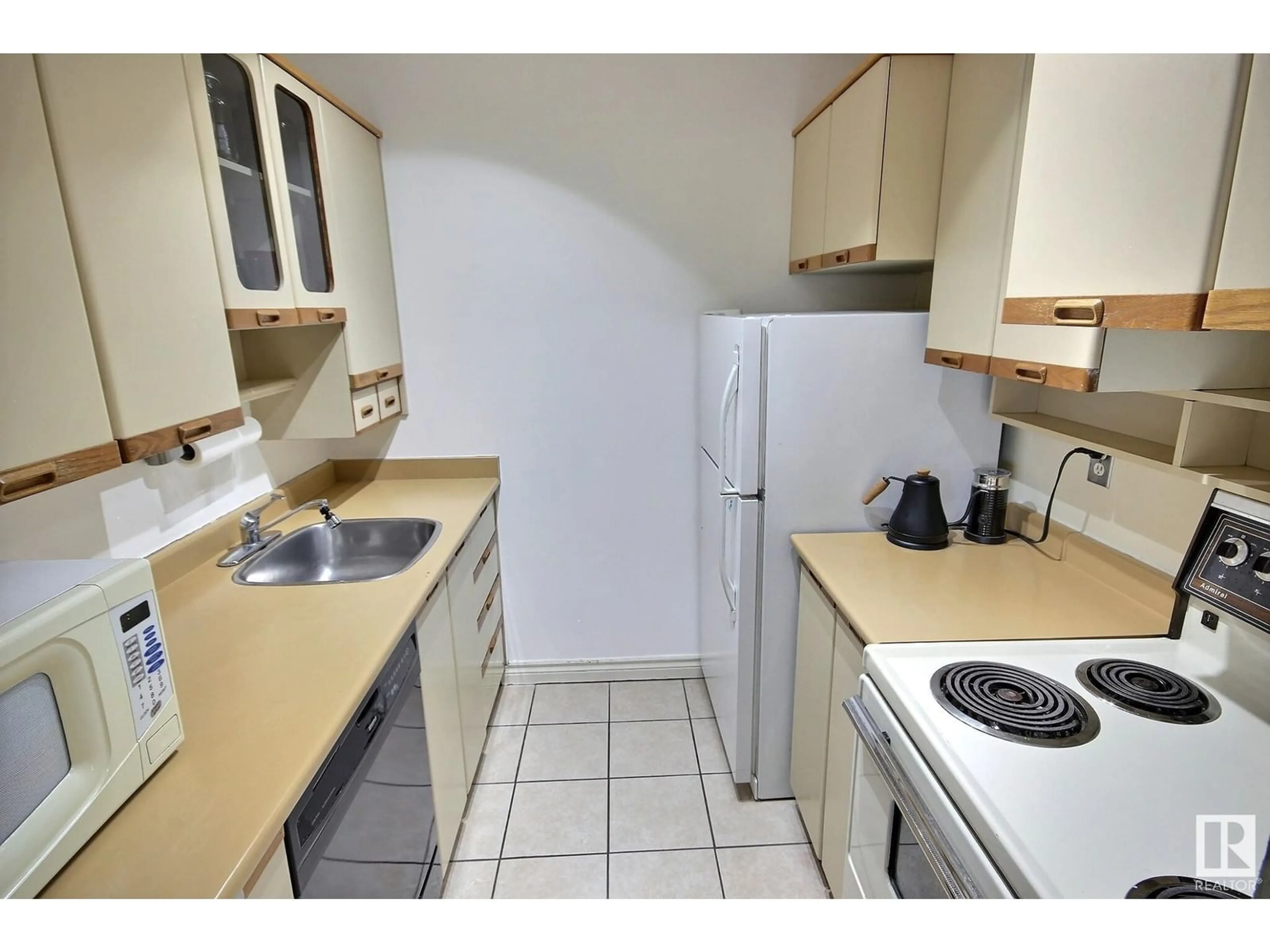 Standard kitchen, unknown for #407 10045 117 ST NW, Edmonton Alberta T5K1W8