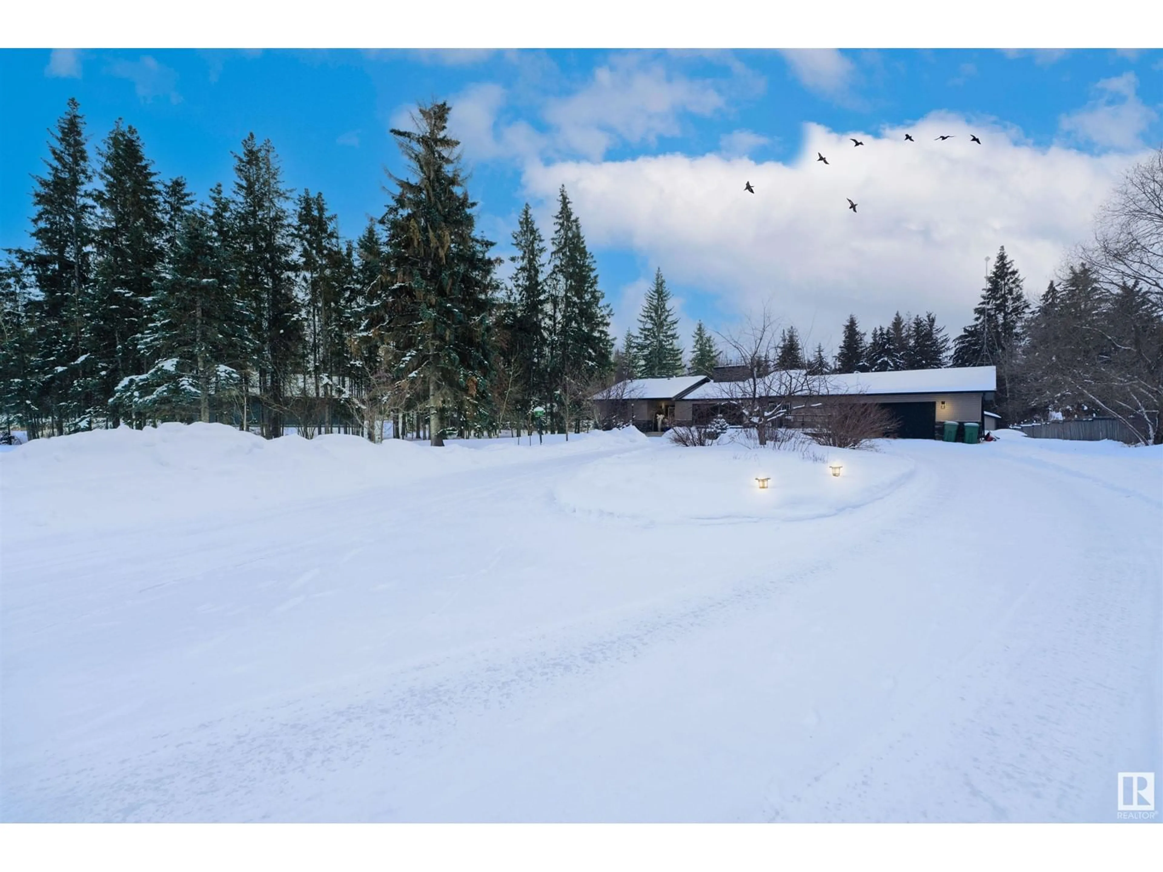 A pic from outside/outdoor area/front of a property/back of a property/a pic from drone, mountain view for 32 Silverchief CR, Rural Sturgeon County Alberta T8N1M8