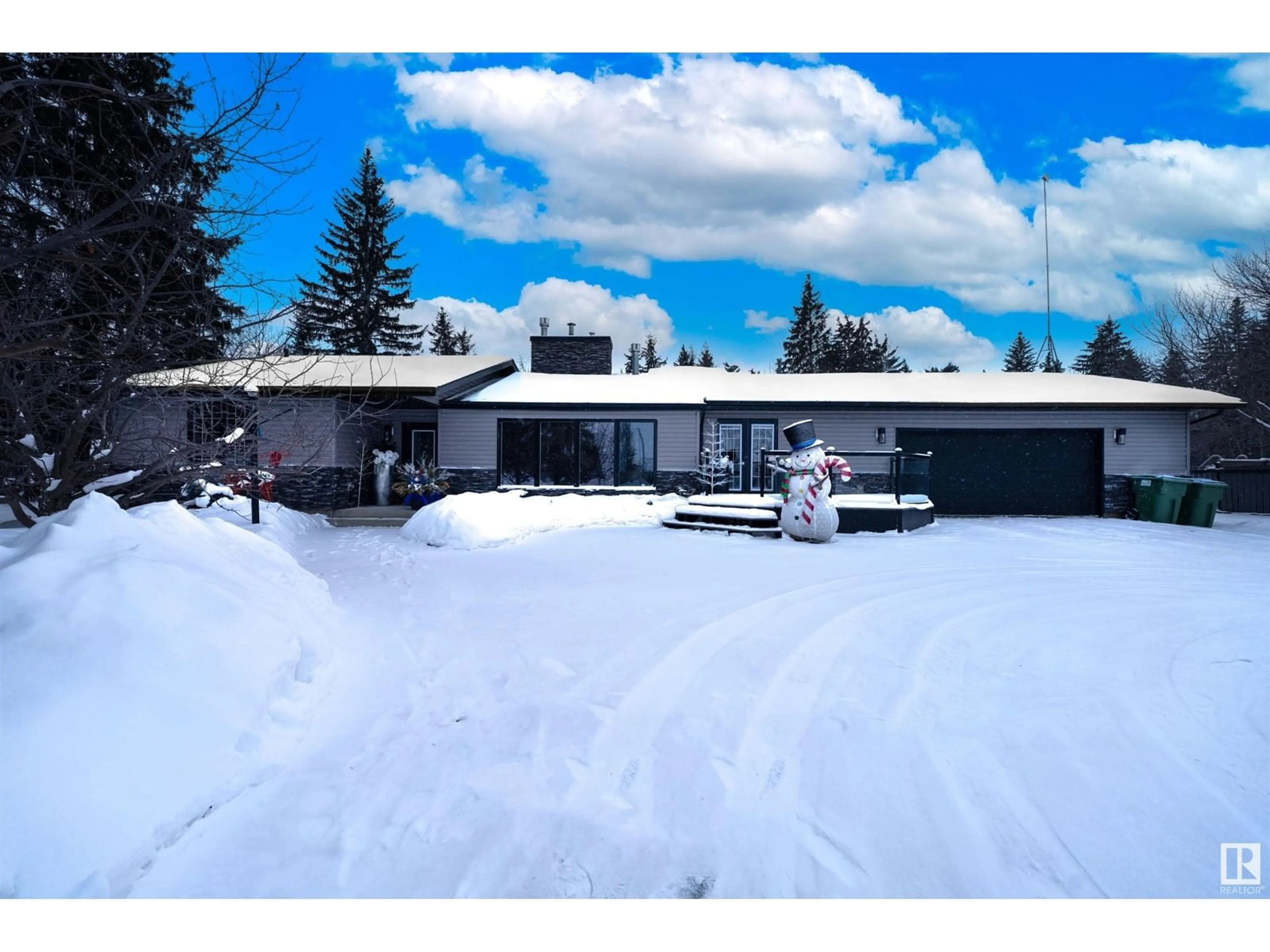 A pic from outside/outdoor area/front of a property/back of a property/a pic from drone, street for 32 Silverchief CR, Rural Sturgeon County Alberta T8N1M8