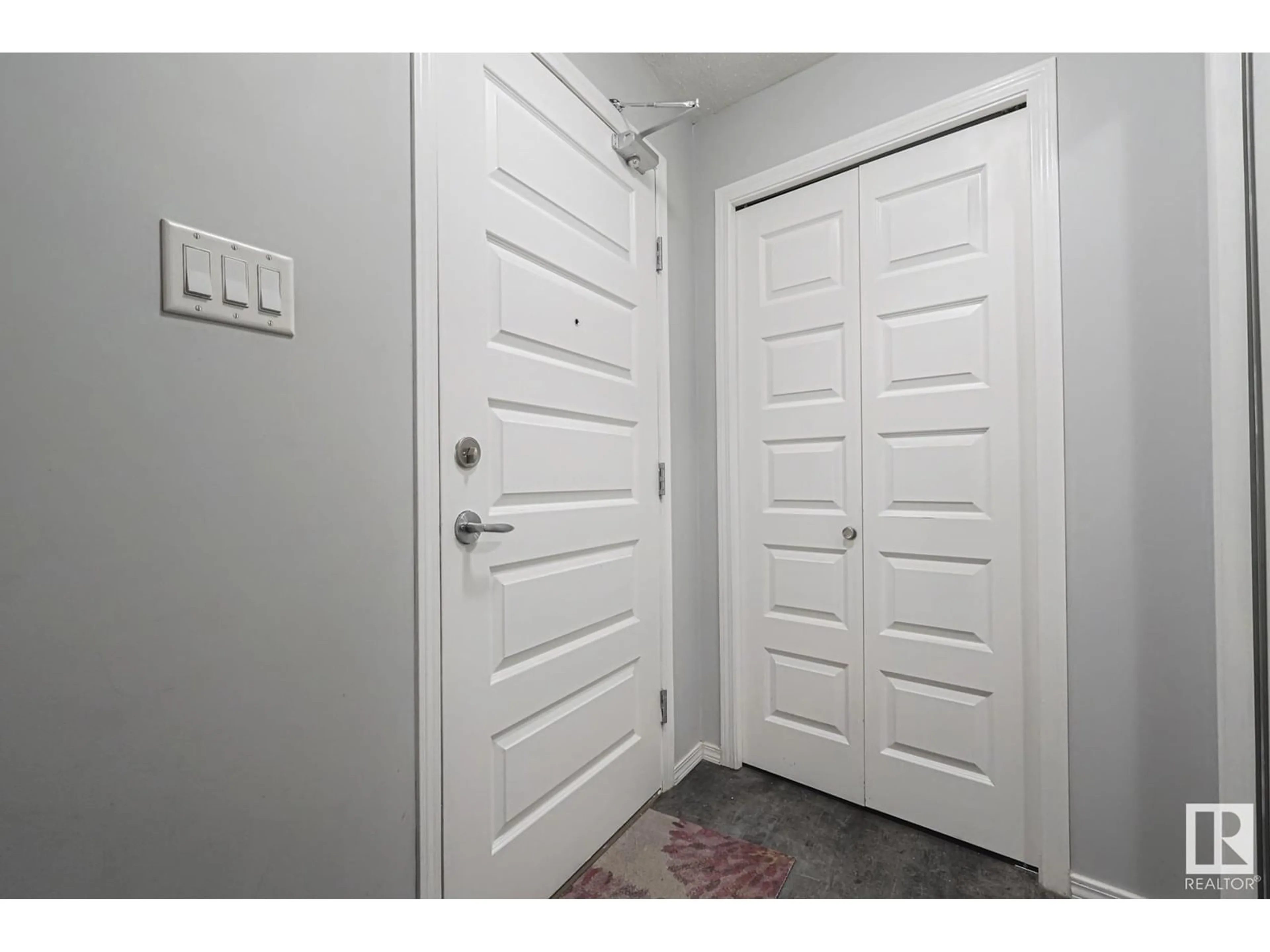 Indoor entryway for 137 7825 71 ST NW, Edmonton Alberta T6B3R9