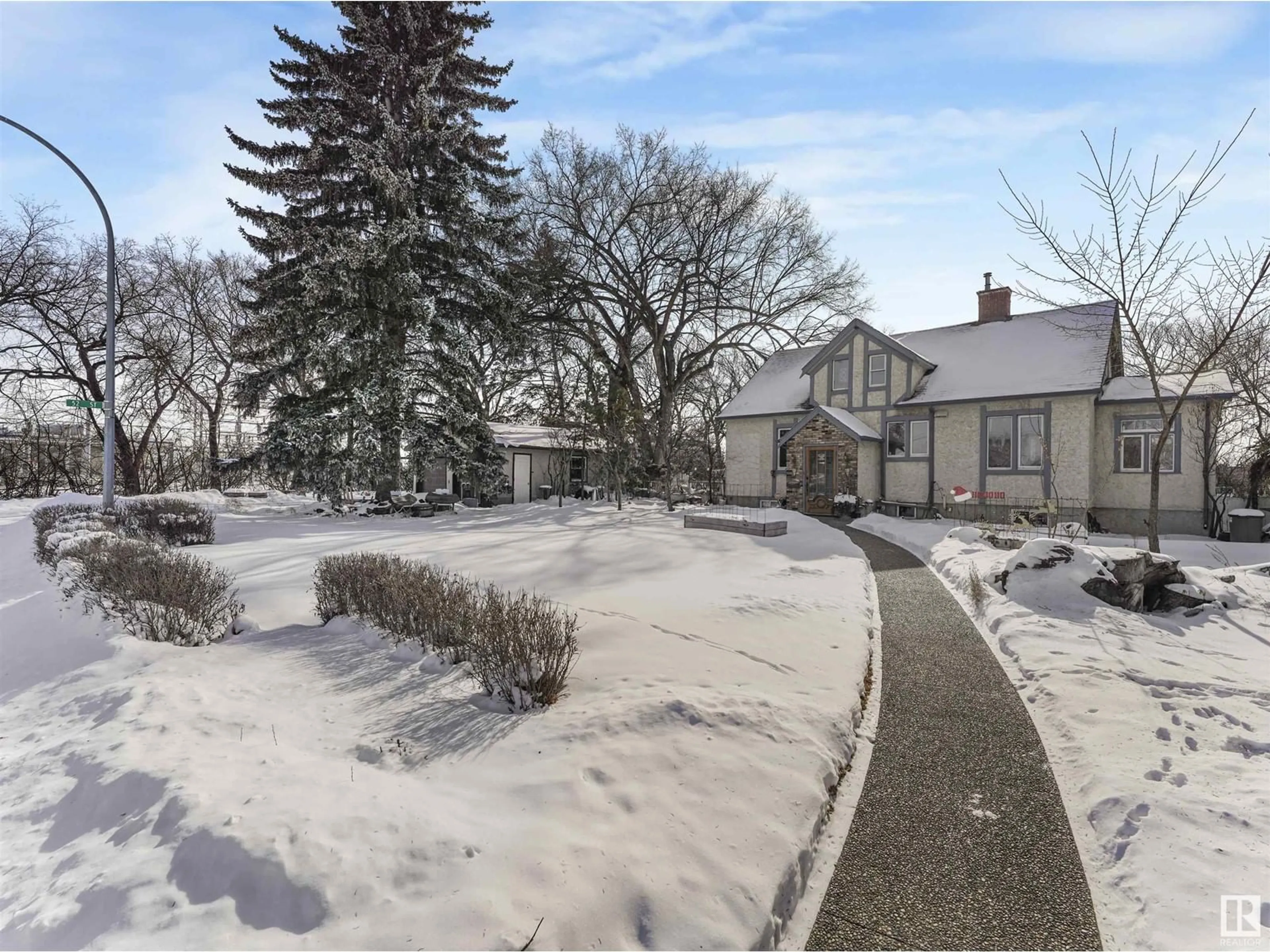 A pic from outside/outdoor area/front of a property/back of a property/a pic from drone, street for 5211 101A AV, Edmonton Alberta T6A0L7
