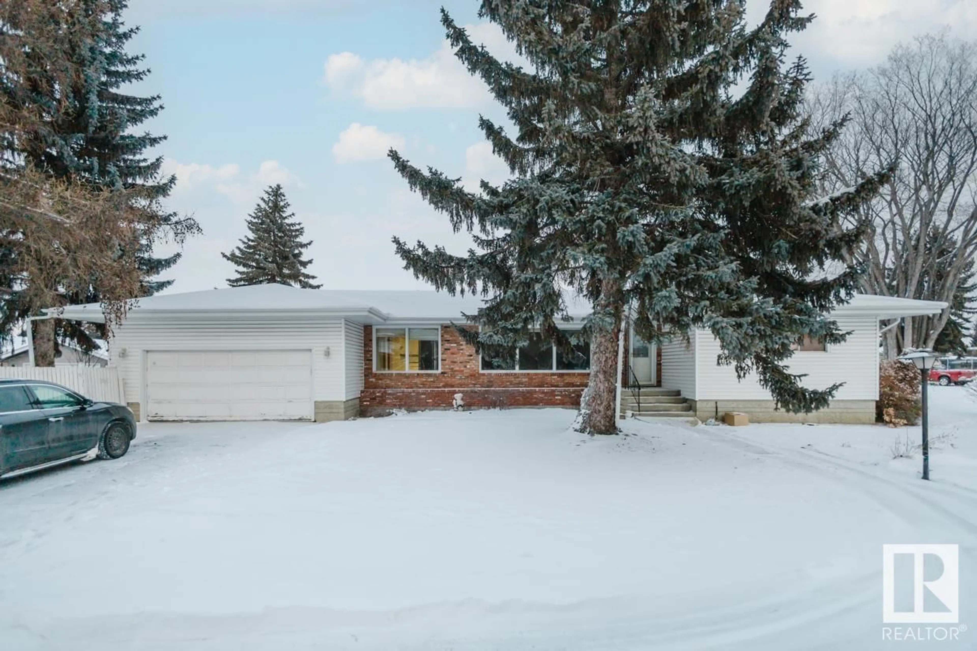 Home with vinyl exterior material, street for 4803 144 ST NW, Edmonton Alberta T6H4G9