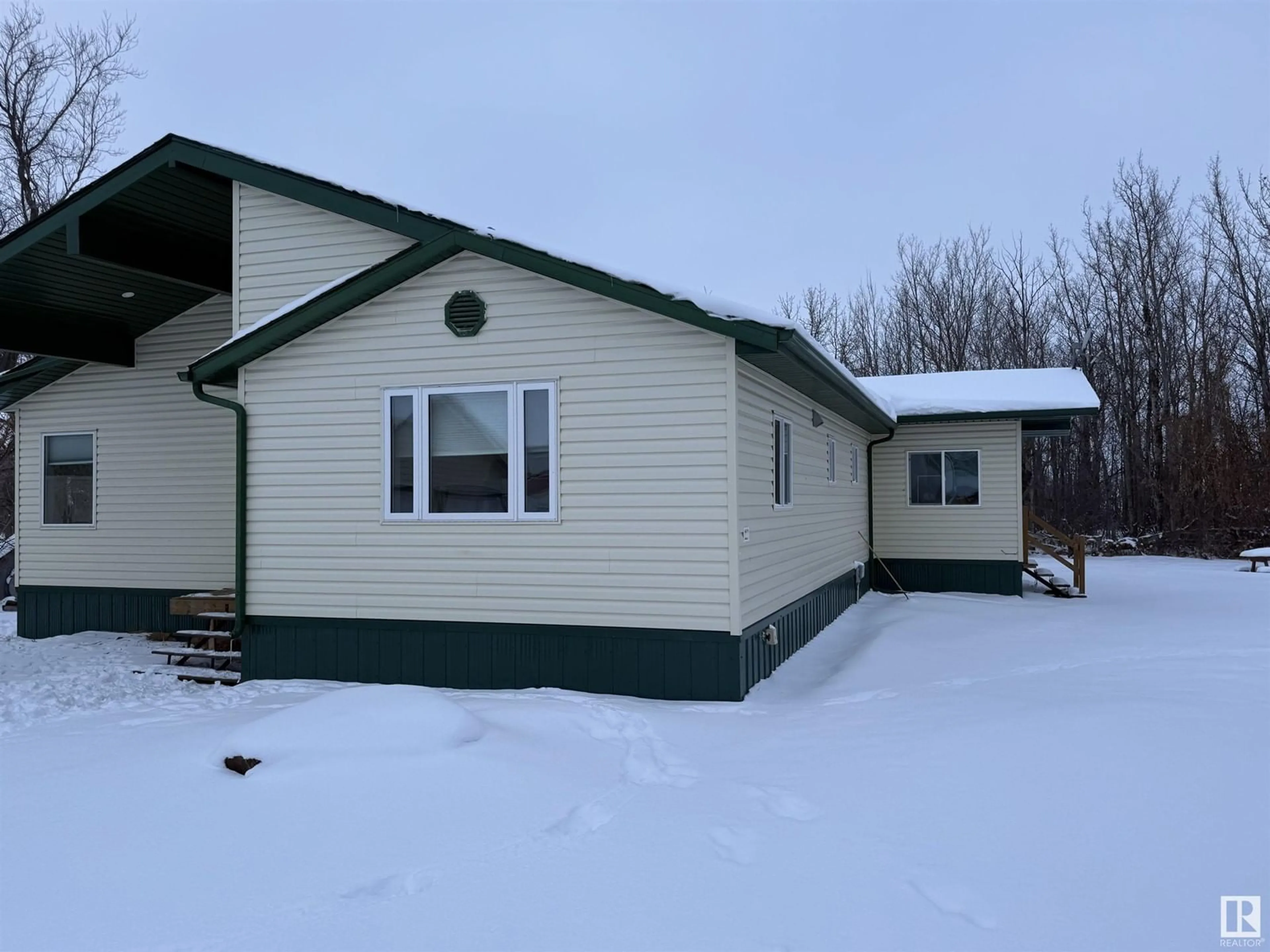 Home with vinyl exterior material, building for 59524 RGE ROAD 252, Rural Westlock County Alberta T0G0P0