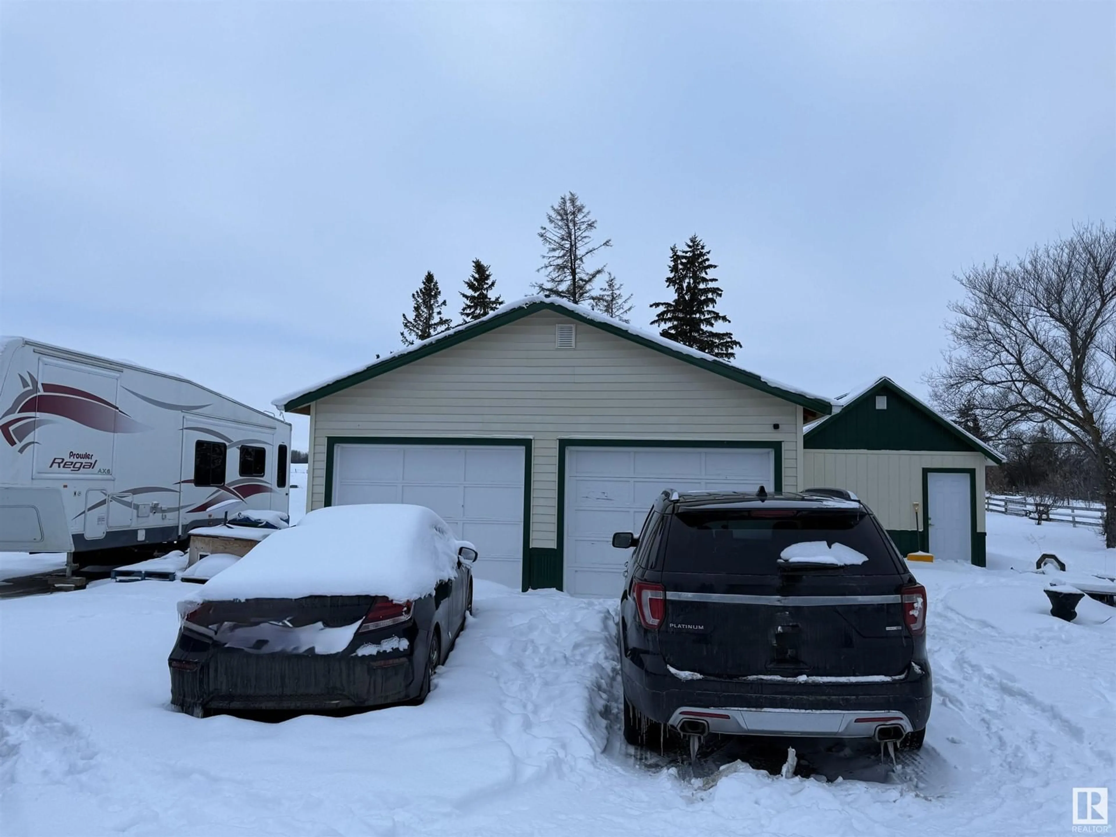 Indoor garage for 59524 RGE ROAD 252, Rural Westlock County Alberta T0G0P0