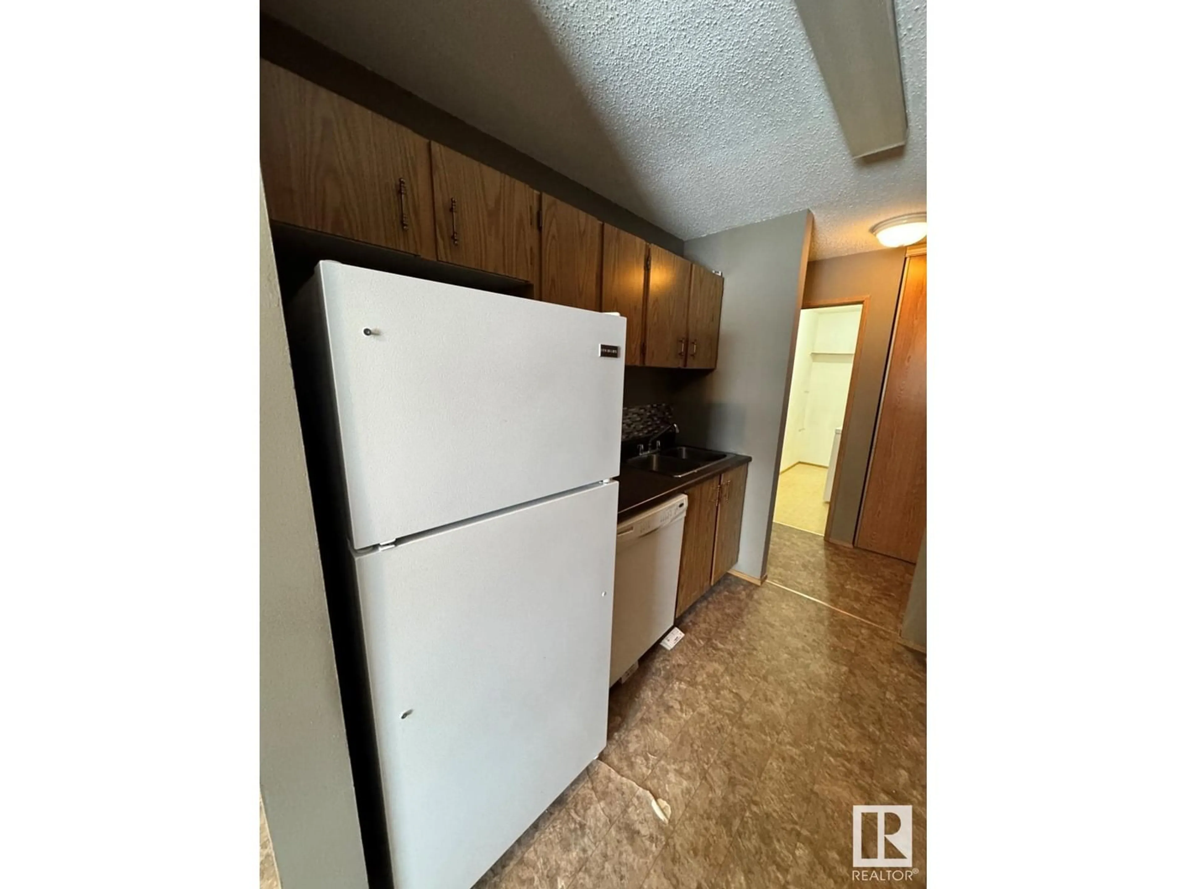 Standard kitchen, unknown for #202 3404 18 AV NW, Edmonton Alberta T6L3C2