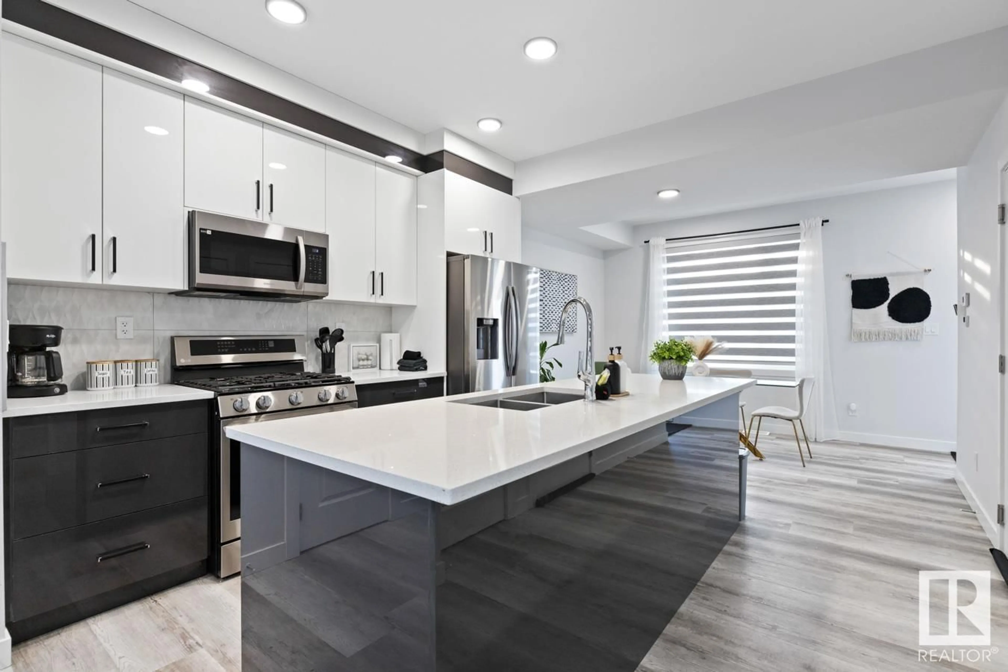 Contemporary kitchen, ceramic/tile floor for 8809 121 AV NW, Edmonton Alberta T5B3S4