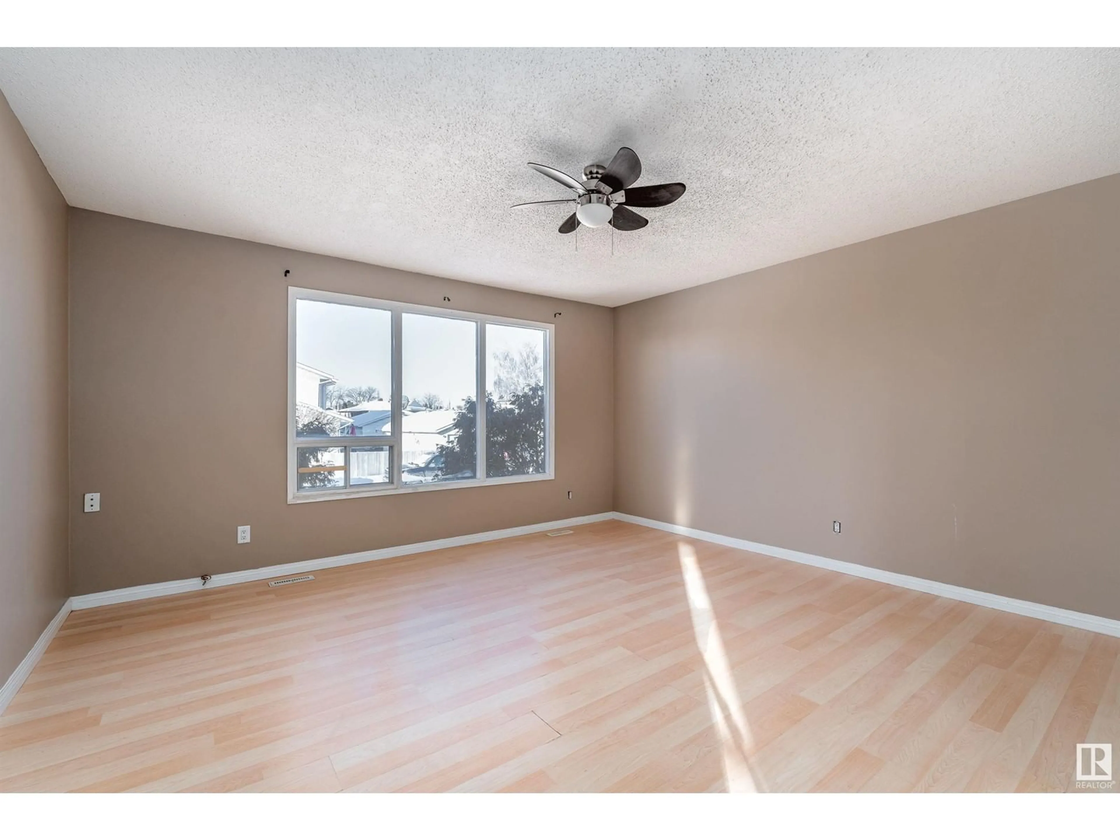 A pic of a room for 17203 102 ST NW, Edmonton Alberta T5X3X5