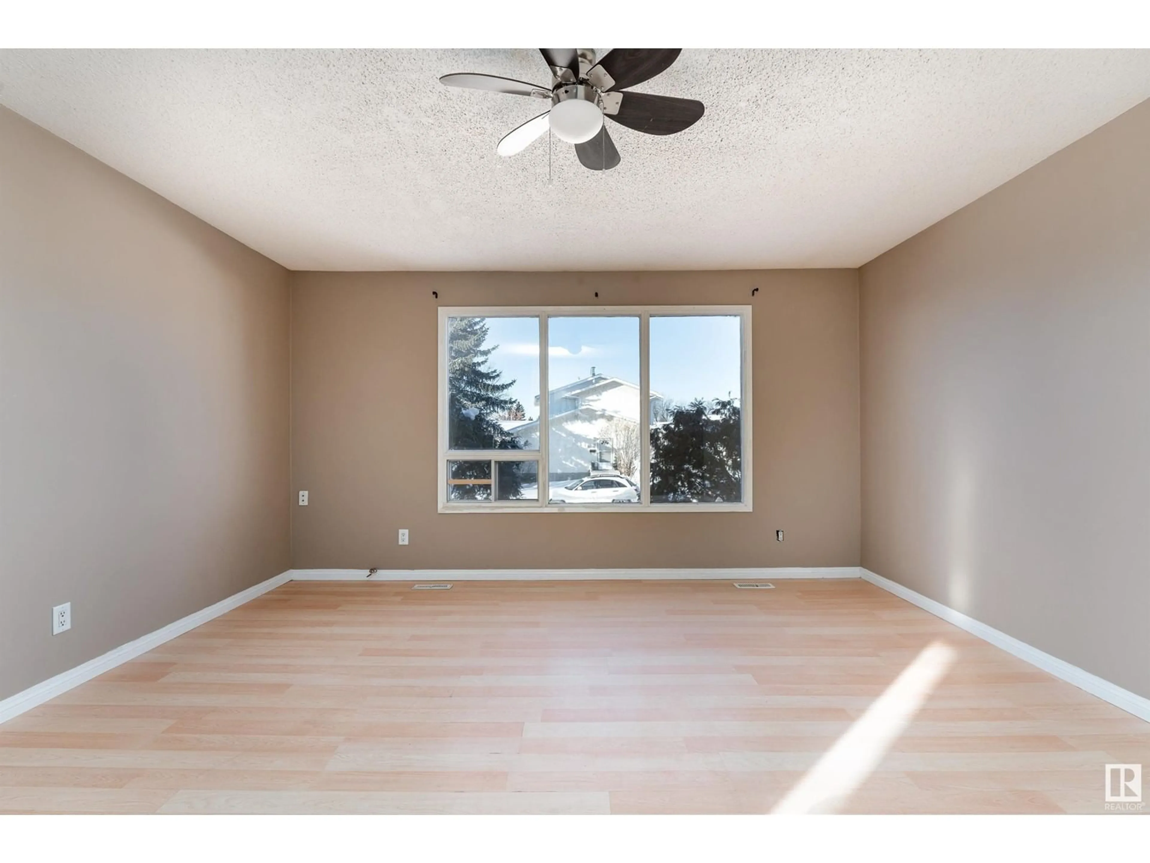 A pic of a room for 17203 102 ST NW, Edmonton Alberta T5X3X5