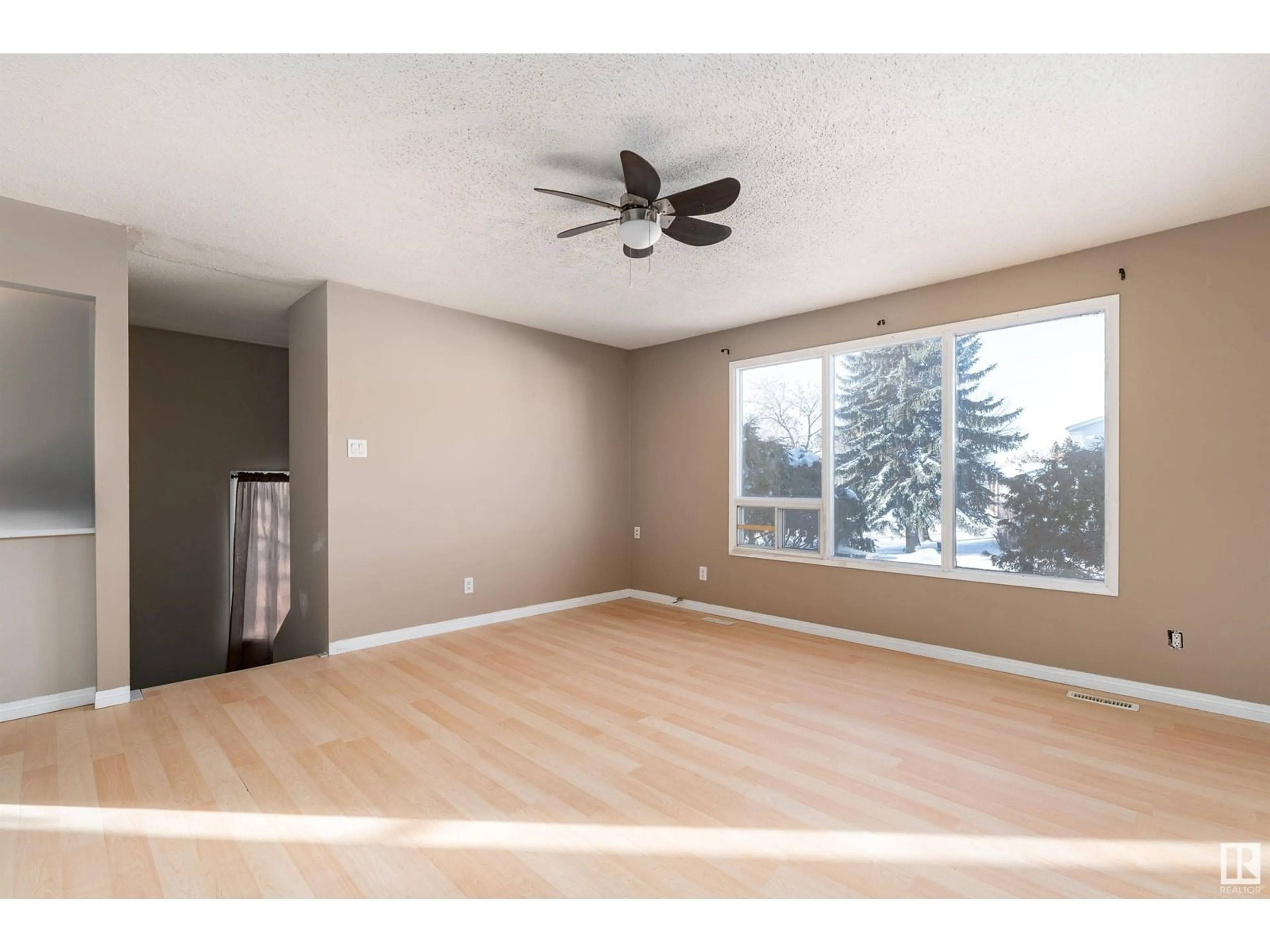 A pic of a room for 17203 102 ST NW, Edmonton Alberta T5X3X5