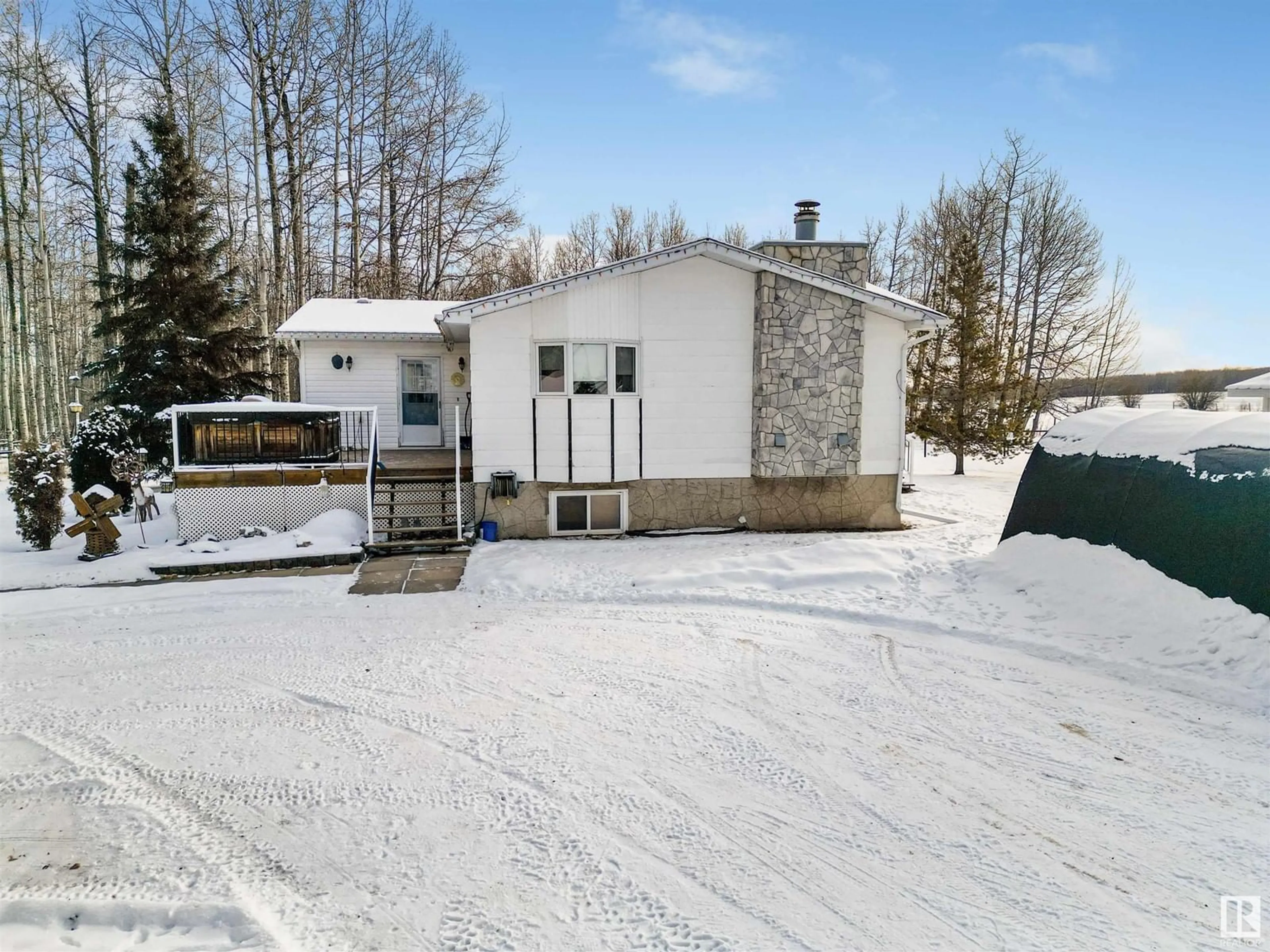 A pic from outside/outdoor area/front of a property/back of a property/a pic from drone, street for 48311 RGE ROAD 83, Rural Brazeau County Alberta T0E1Z0