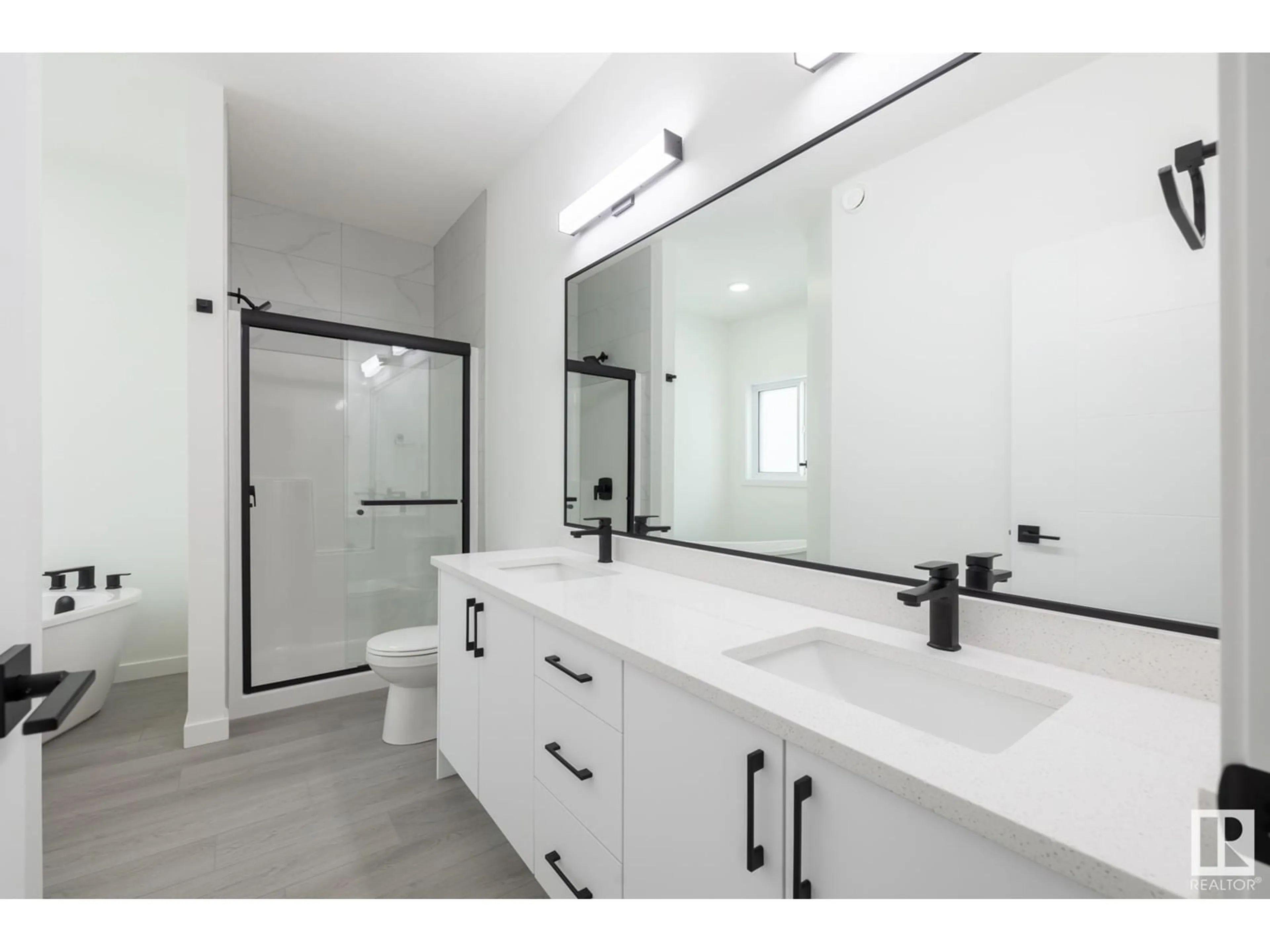 Contemporary bathroom, ceramic/tile floor for 224 LEE RIDGE RD NW, Edmonton Alberta T6K0N3