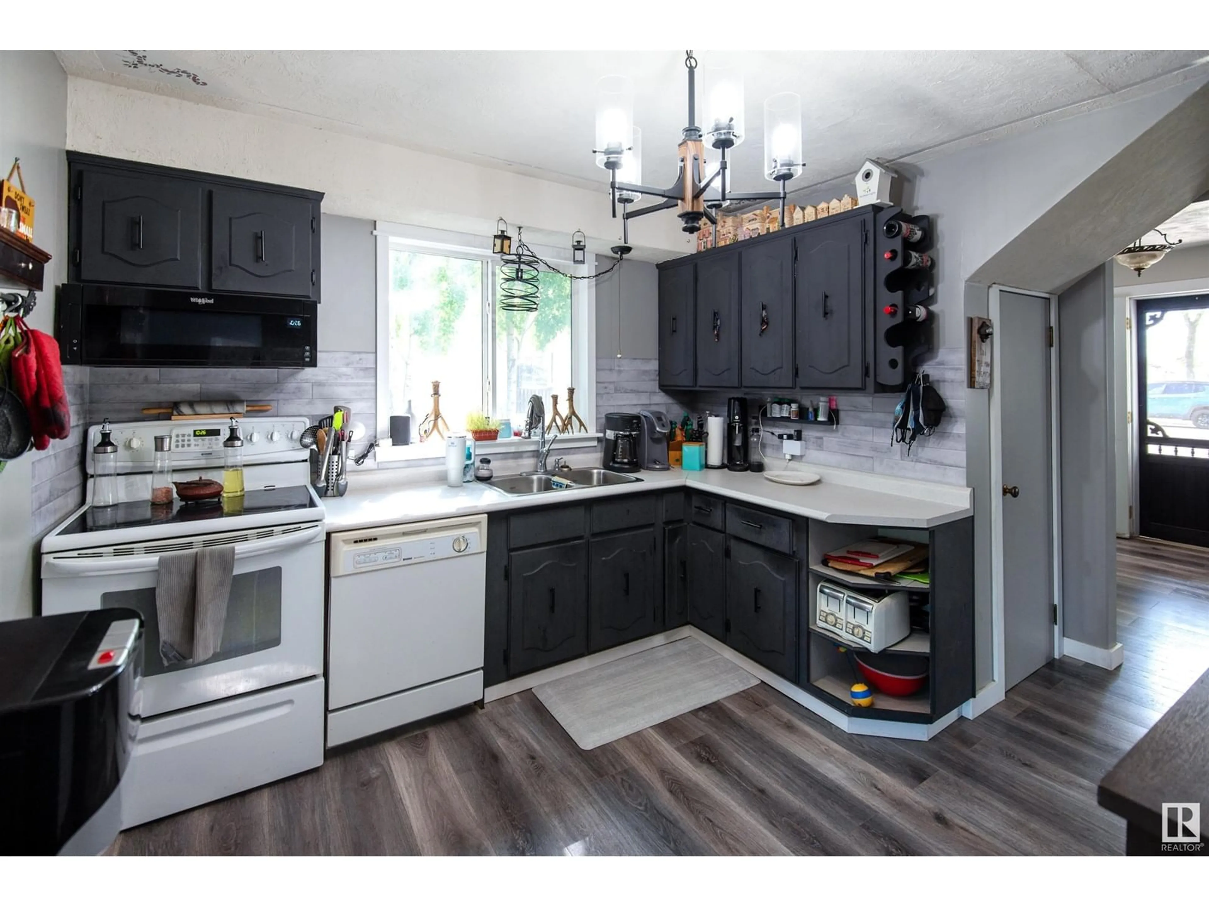 Open concept kitchen, unknown for 5109 51 AV, Bonnyville Town Alberta T9N2A8