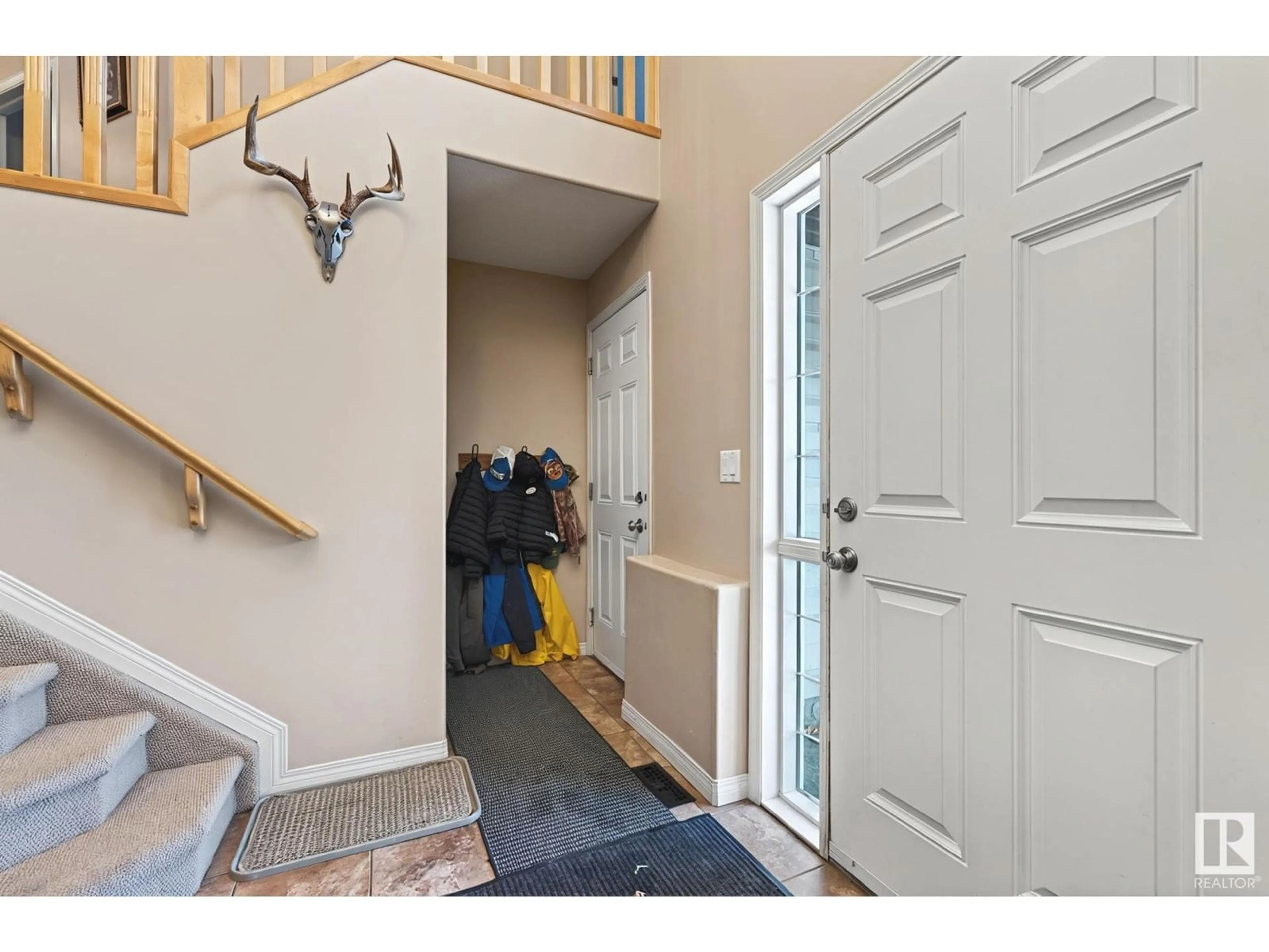 Indoor entryway for #201 2306 TWP ROAD 540, Rural Lac Ste. Anne County Alberta T0E1V0