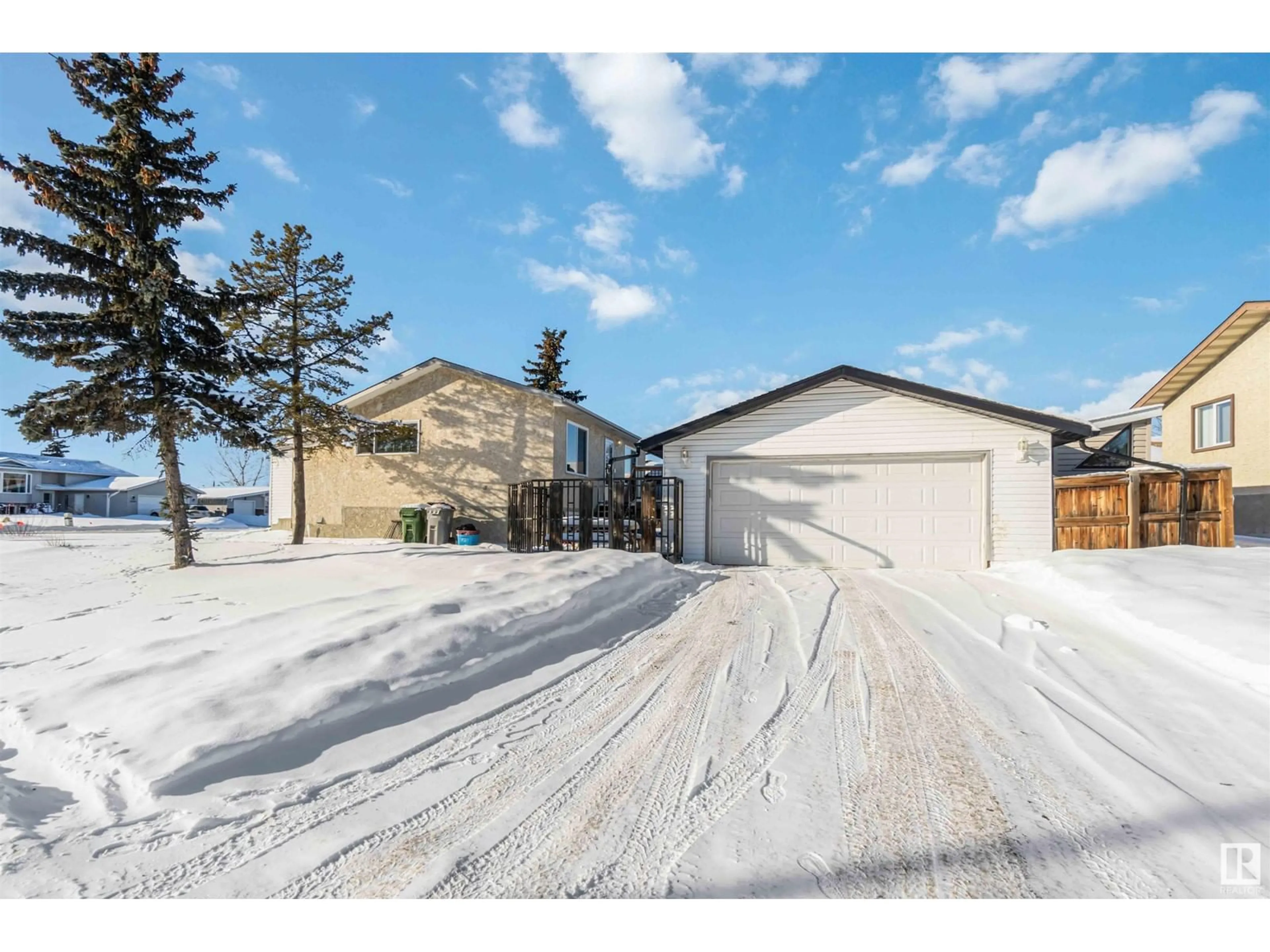 A pic from outside/outdoor area/front of a property/back of a property/a pic from drone, street for 10201 87 ST, Morinville Alberta T8R1B8