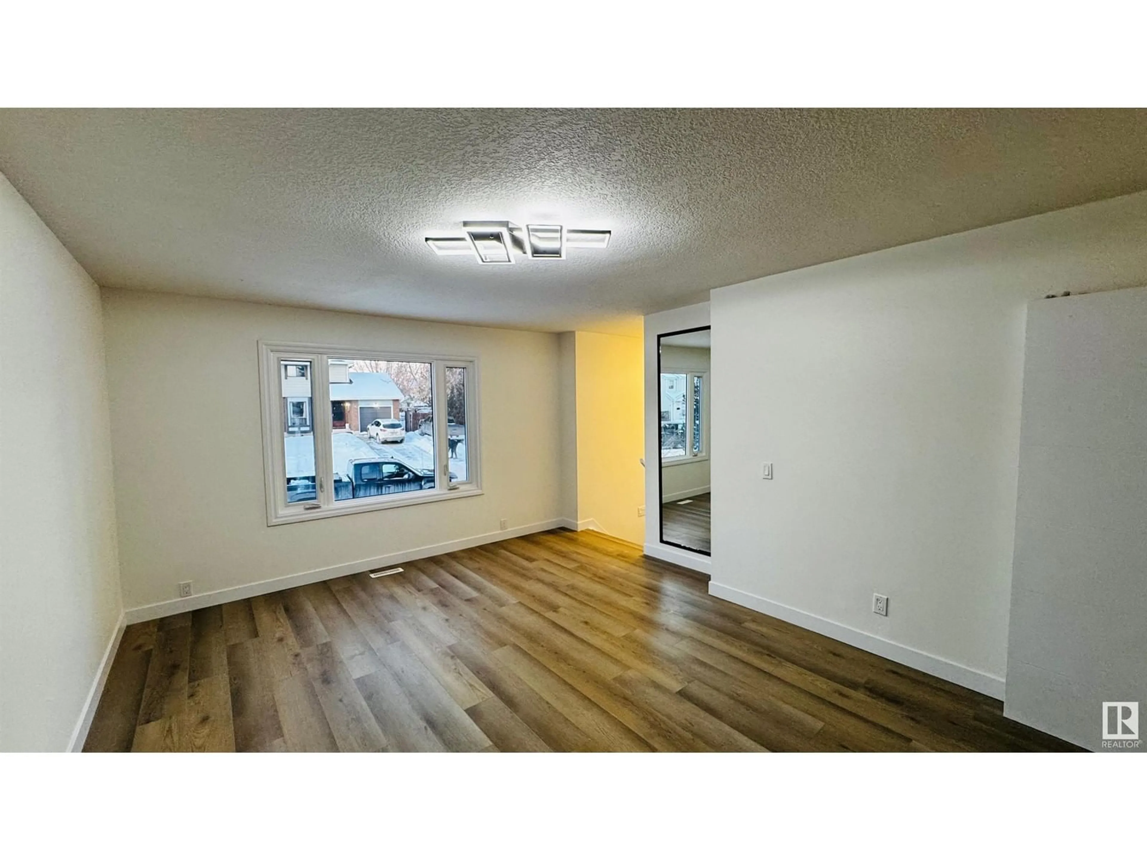 A pic of a room for 4705 36 AV NW, Edmonton Alberta T6L3S2