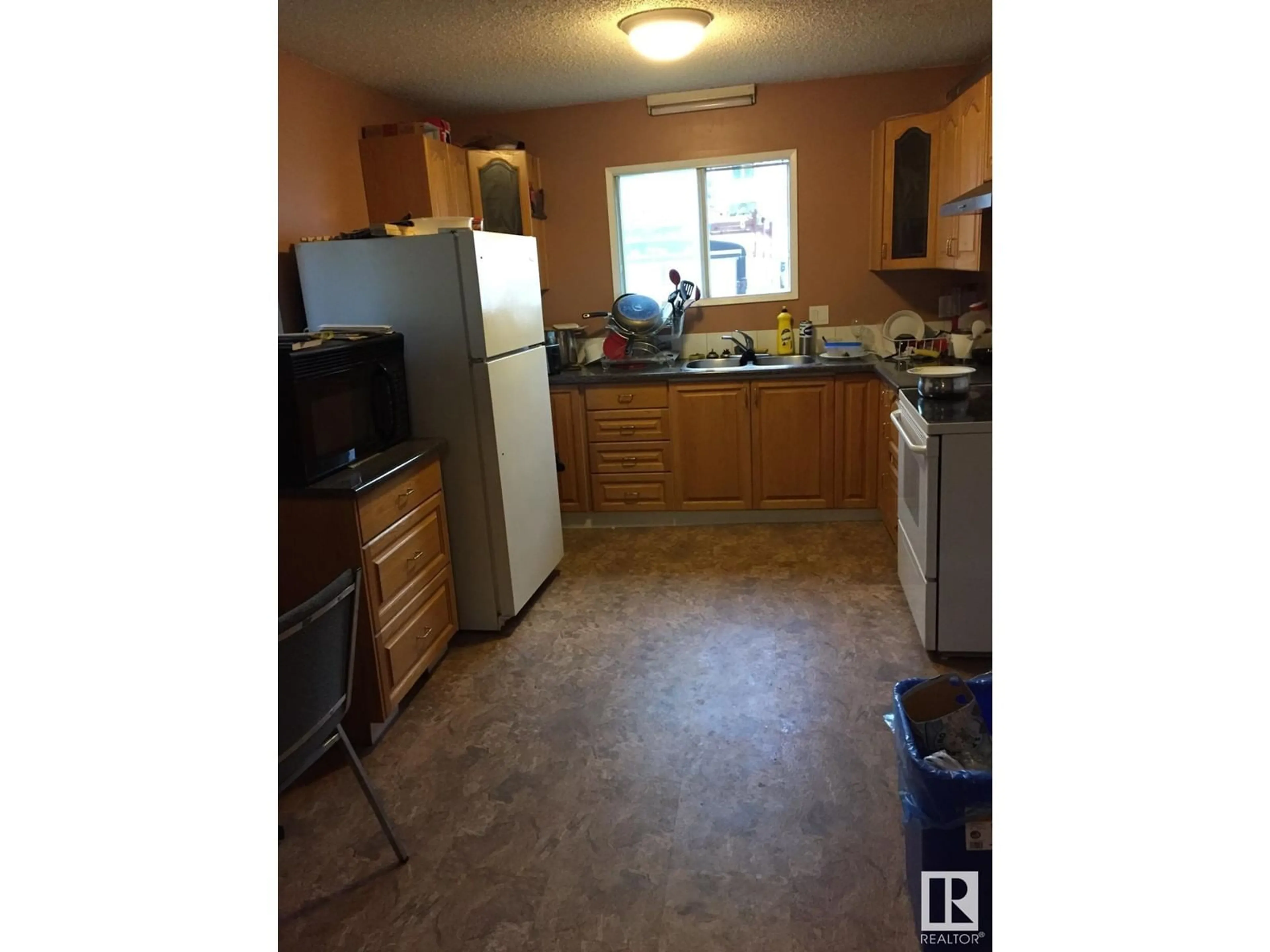 Standard kitchen, unknown for 10934 76 AV NW, Edmonton Alberta T6G0J7