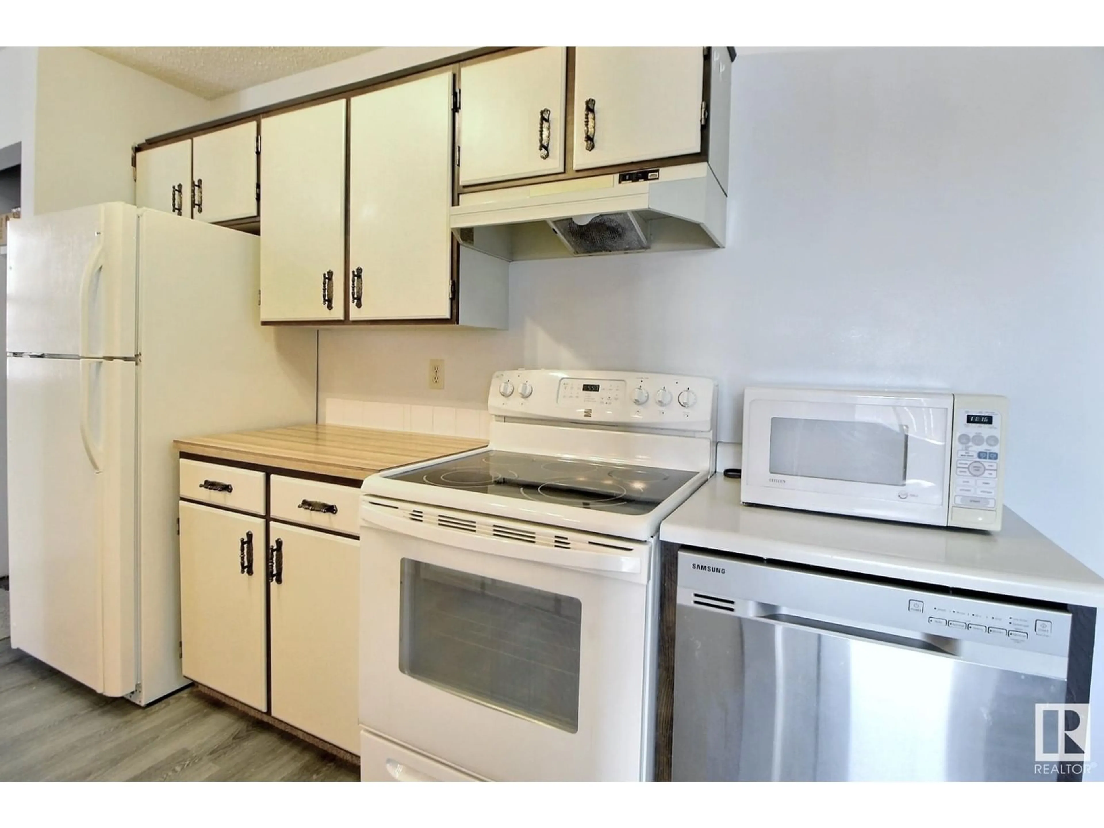 Standard kitchen, unknown for 862 ERIN PL NW, Edmonton Alberta T5T1M6