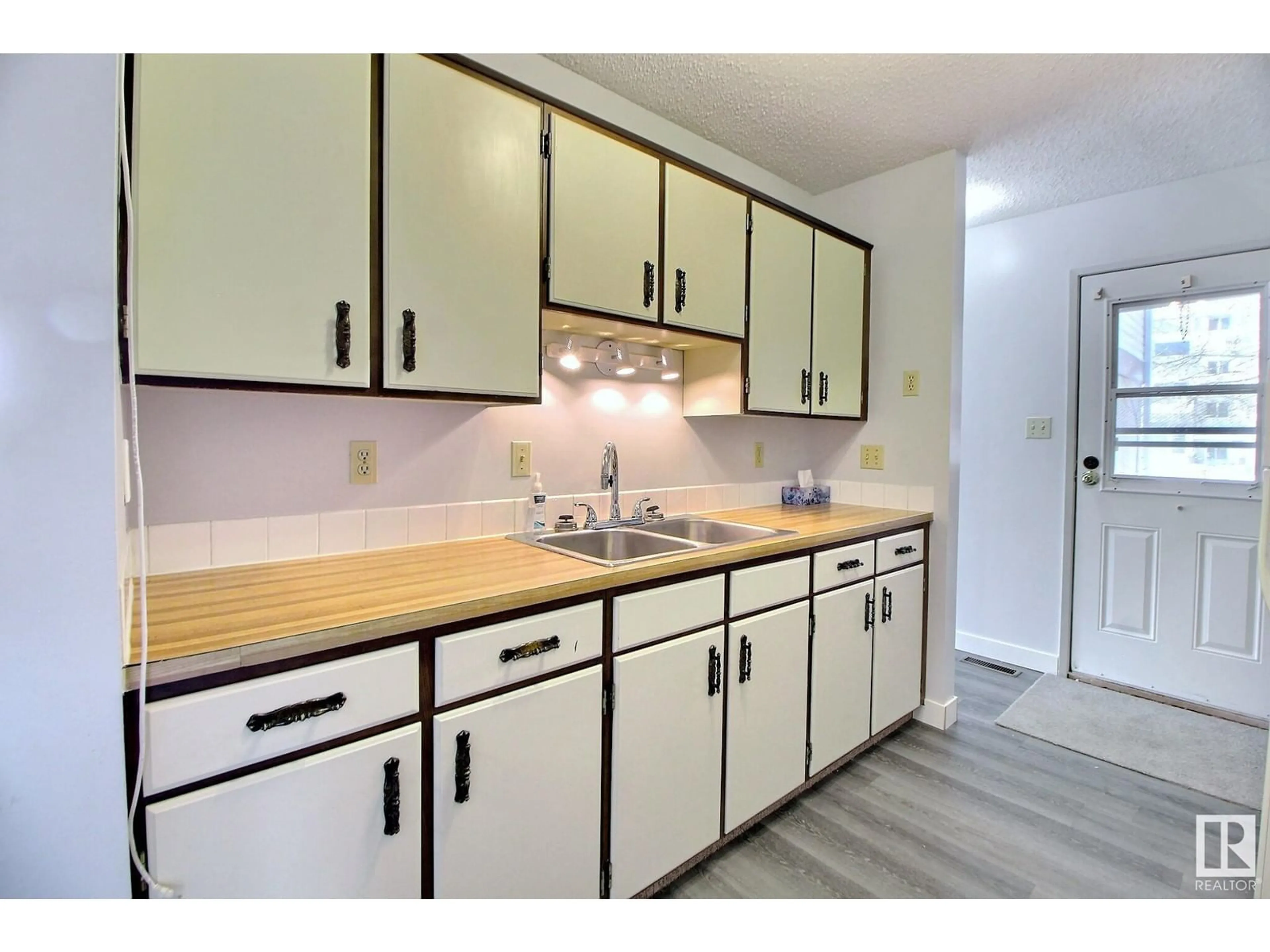 Standard kitchen, unknown for 862 ERIN PL NW, Edmonton Alberta T5T1M6