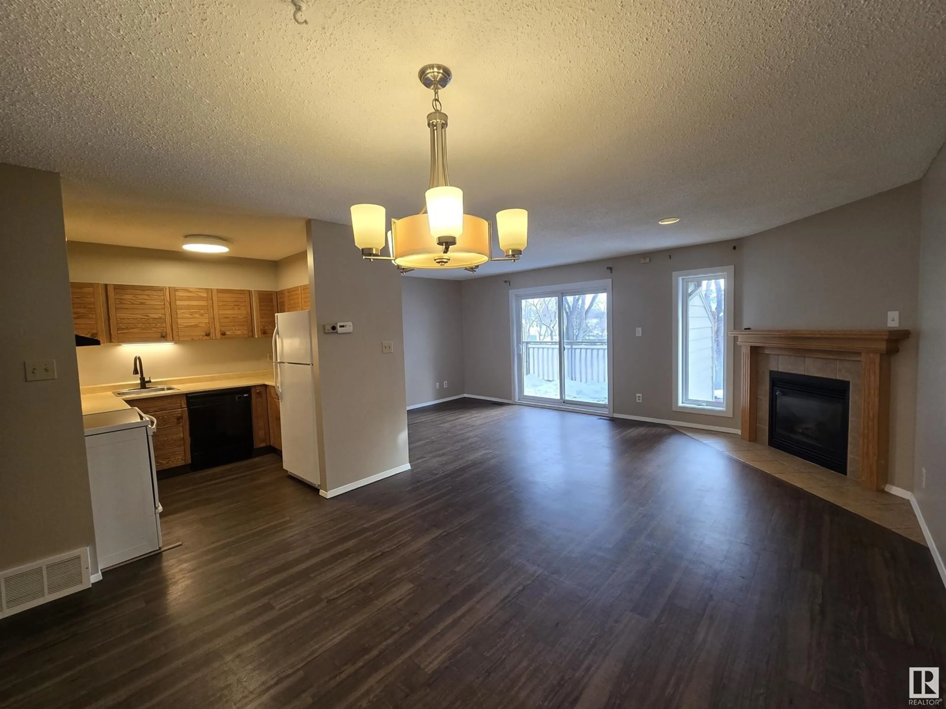 A pic of a room for 10142 87 AV NW NW, Edmonton Alberta T6E2P2