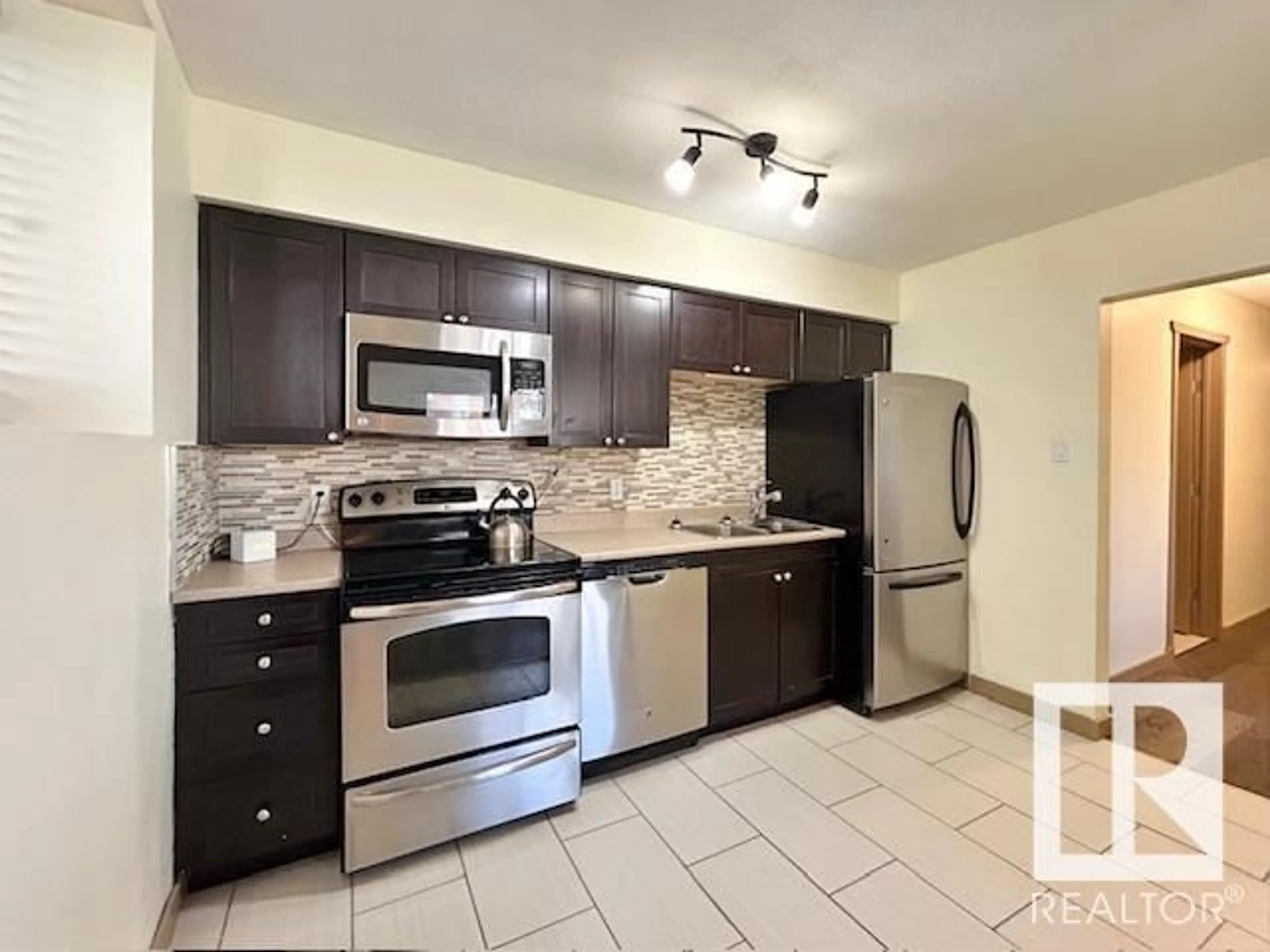 Standard kitchen, ceramic/tile floor for #101 7111 80 AV NW, Edmonton Alberta T6B0C7