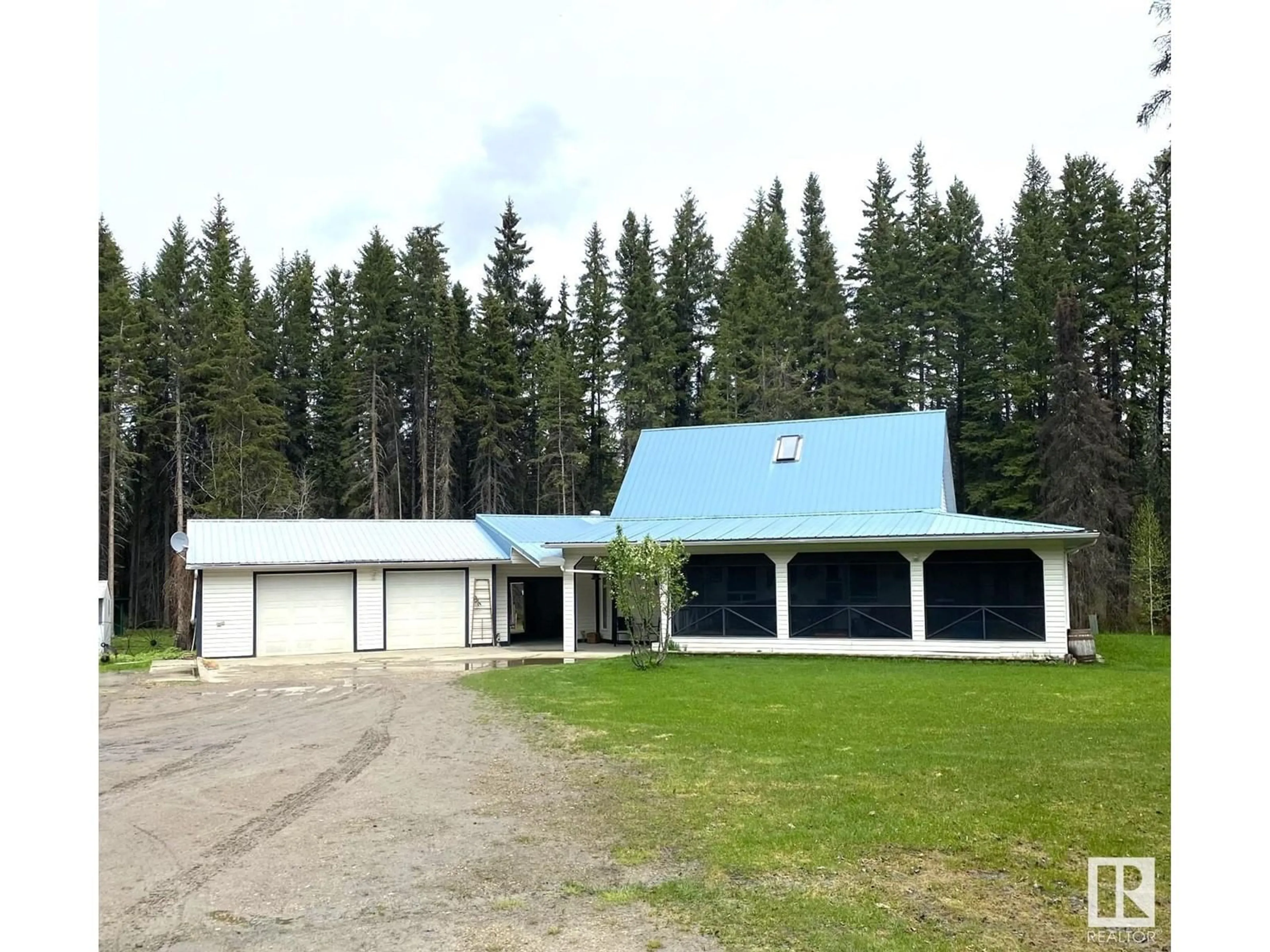 A pic from outside/outdoor area/front of a property/back of a property/a pic from drone, building for 47507 RGE ROAD 52, Rural Brazeau County Alberta T0C0P0