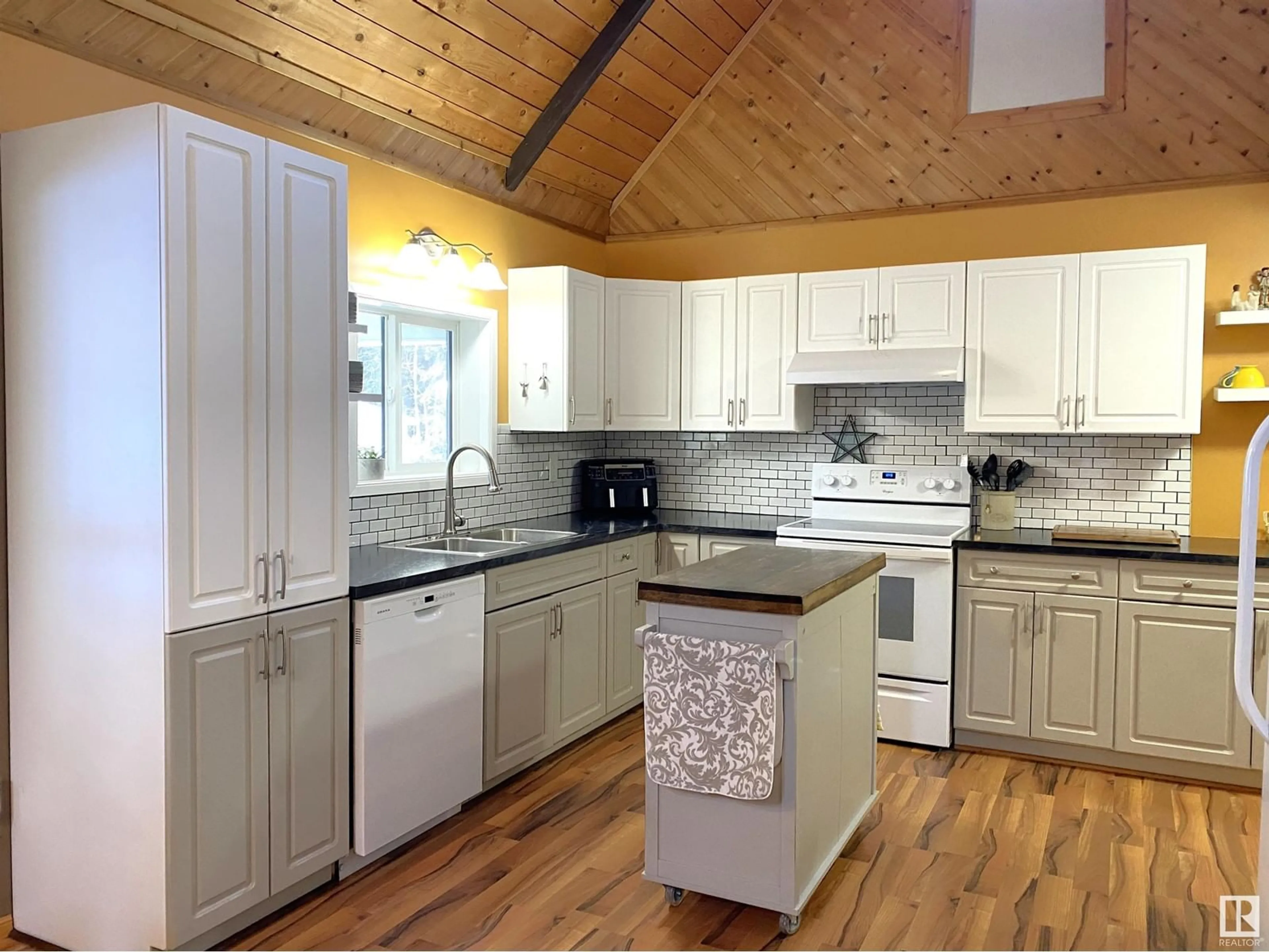 Open concept kitchen, unknown for 47507 RGE ROAD 52, Rural Brazeau County Alberta T0C0P0