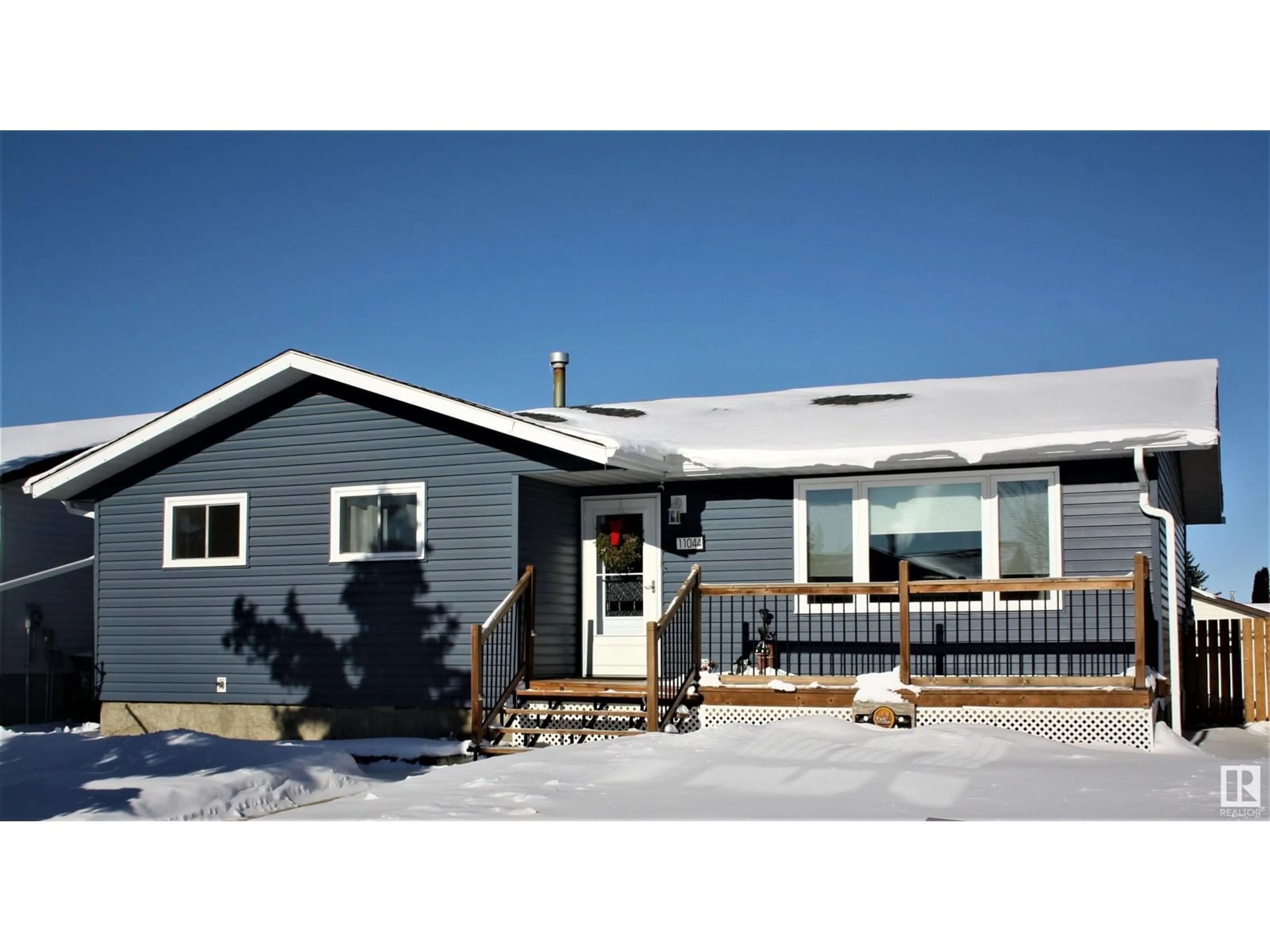 Home with vinyl exterior material, street for 11044 104 St, Westlock Alberta T7P1G4