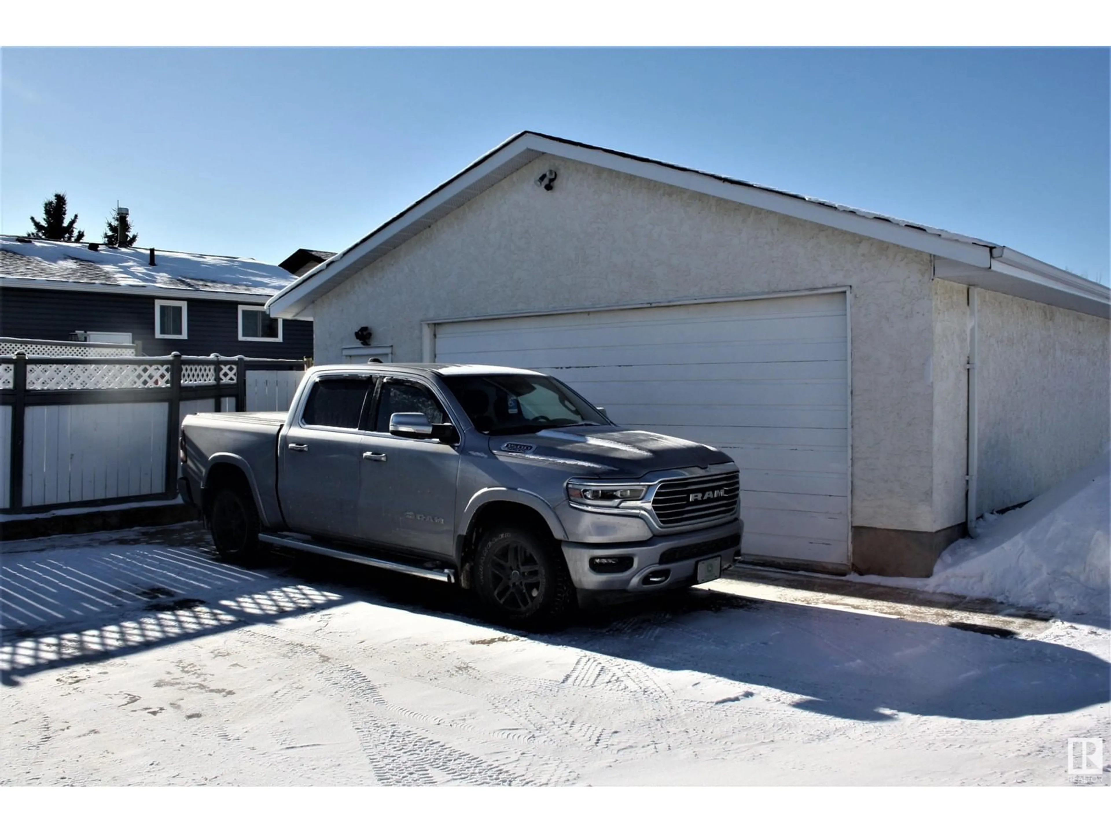 Indoor garage for 11044 104 St, Westlock Alberta T7P1G4