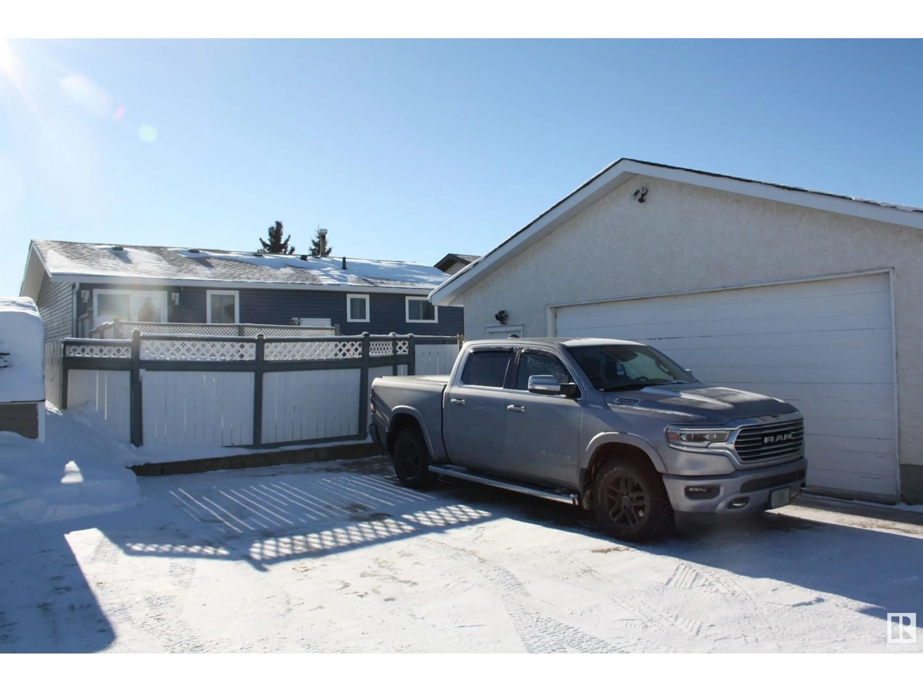 Indoor garage for 11044 104 St, Westlock Alberta T7P1G4