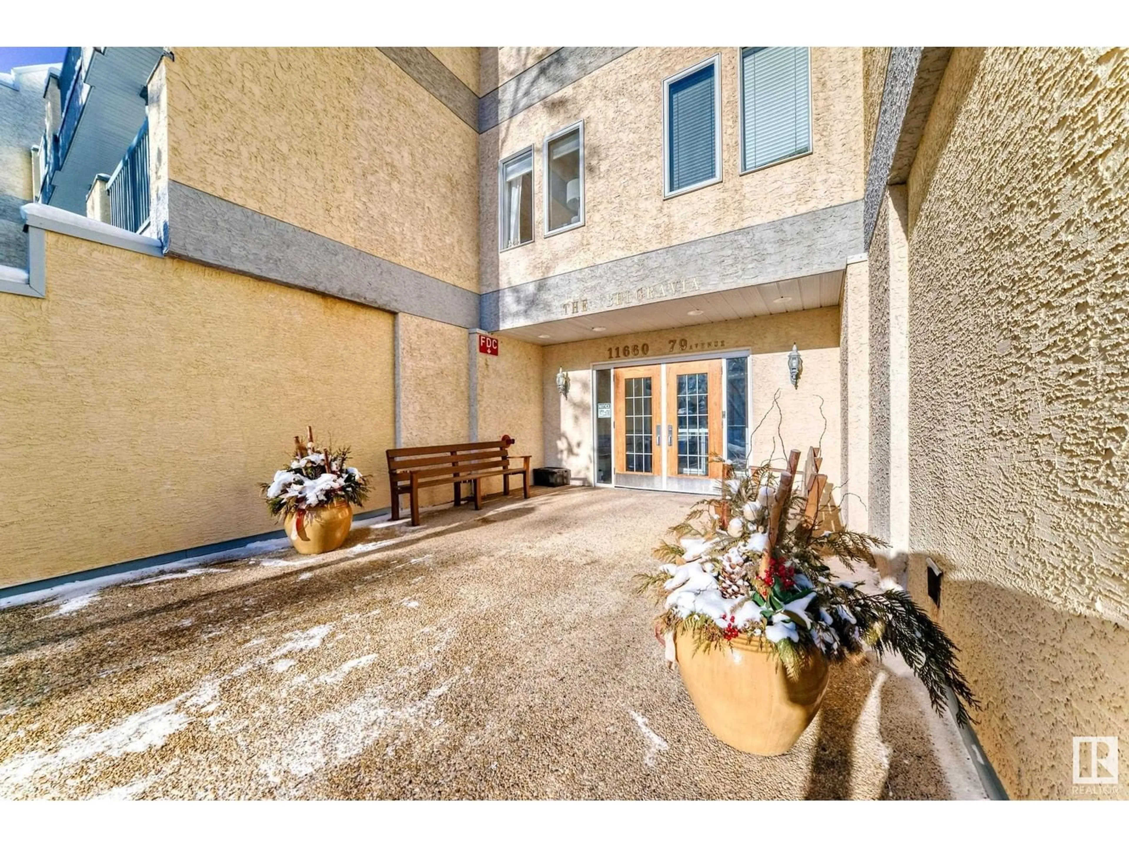 Indoor foyer for #206 11660 79 AV NW, Edmonton Alberta T6G0P7