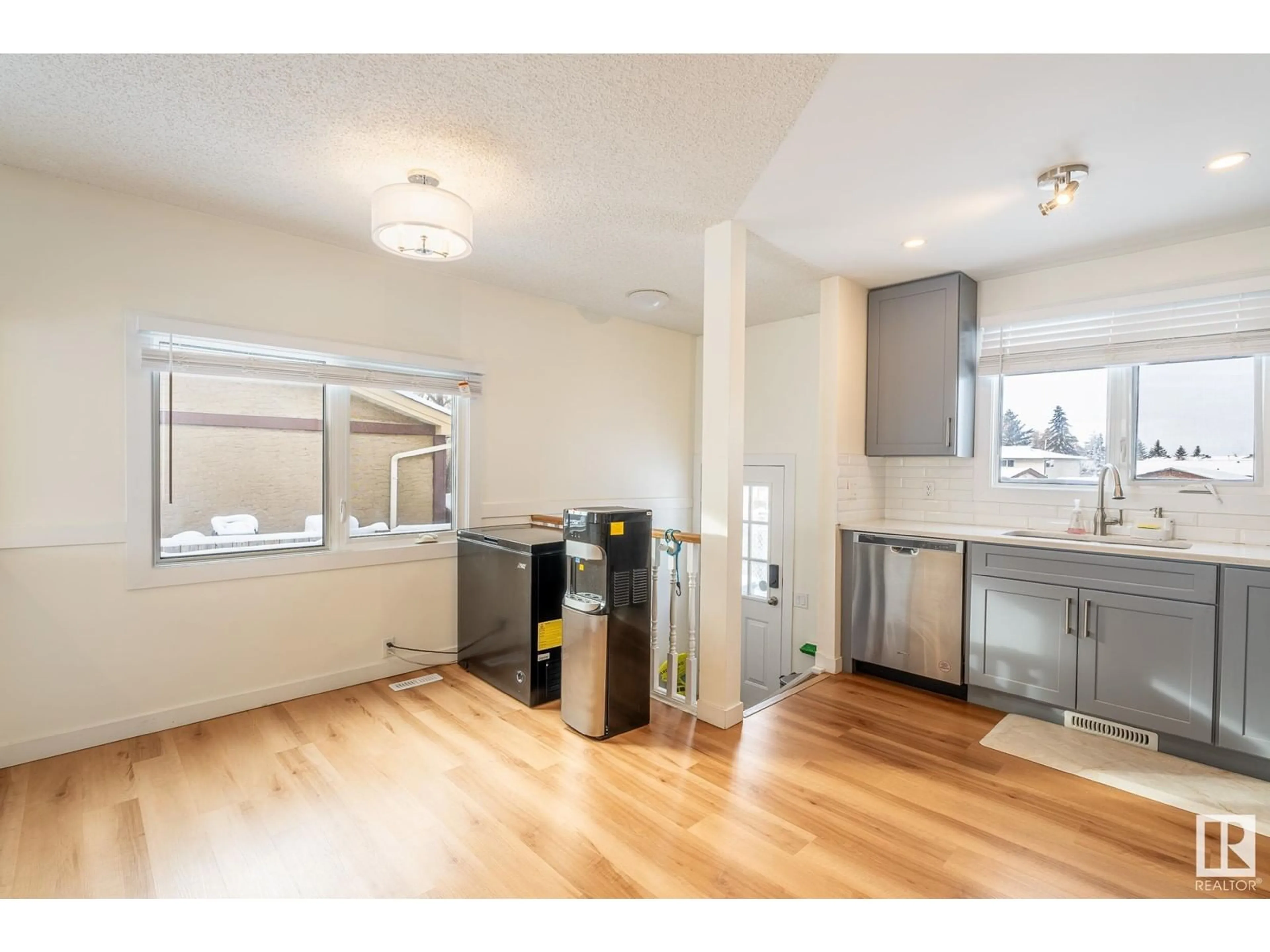 Open concept kitchen, unknown for 1325 39 ST NW, Edmonton Alberta T6L2M6