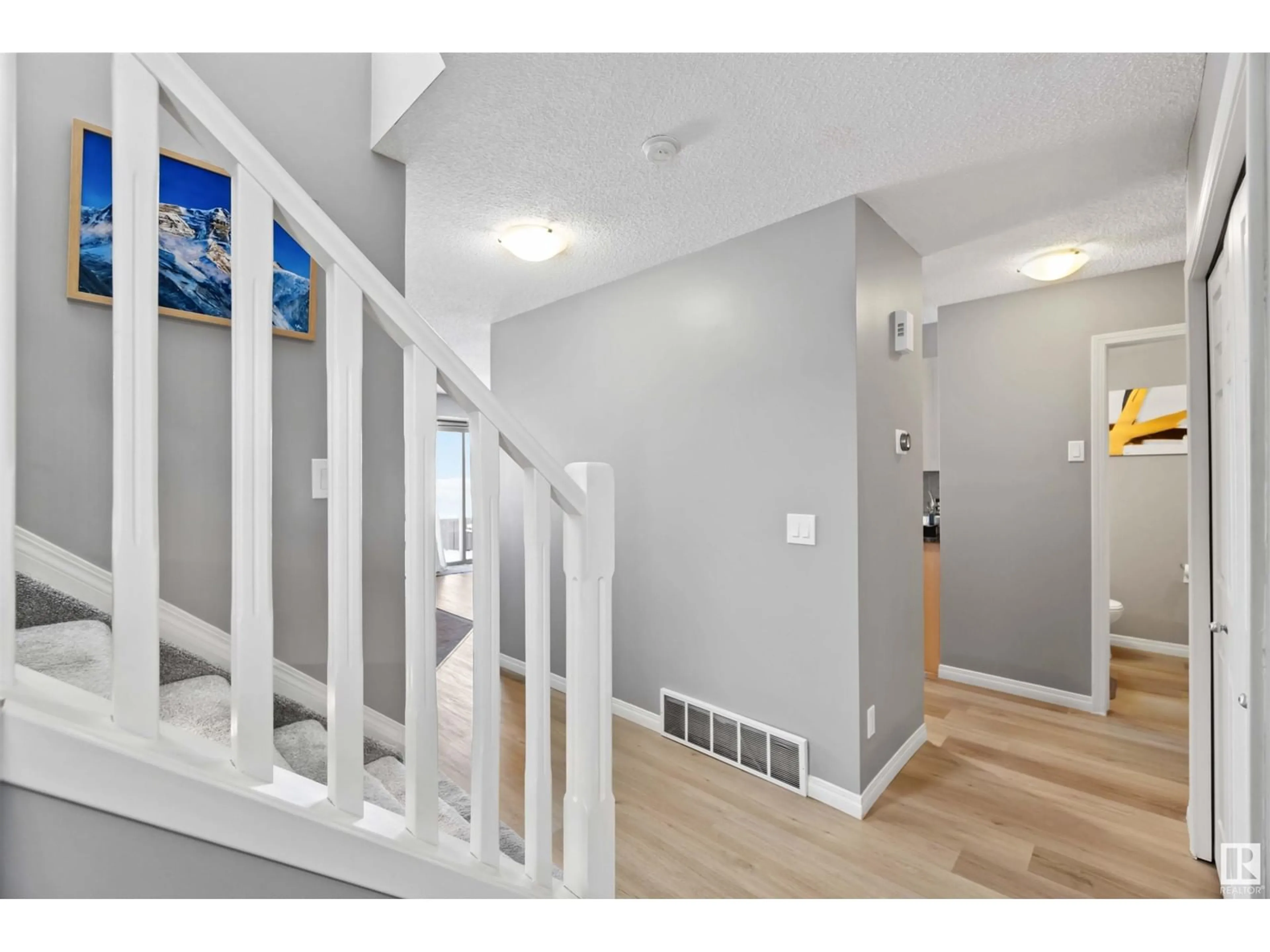 Indoor entryway for #41 1128 156 ST NW, Edmonton Alberta T6R0C9