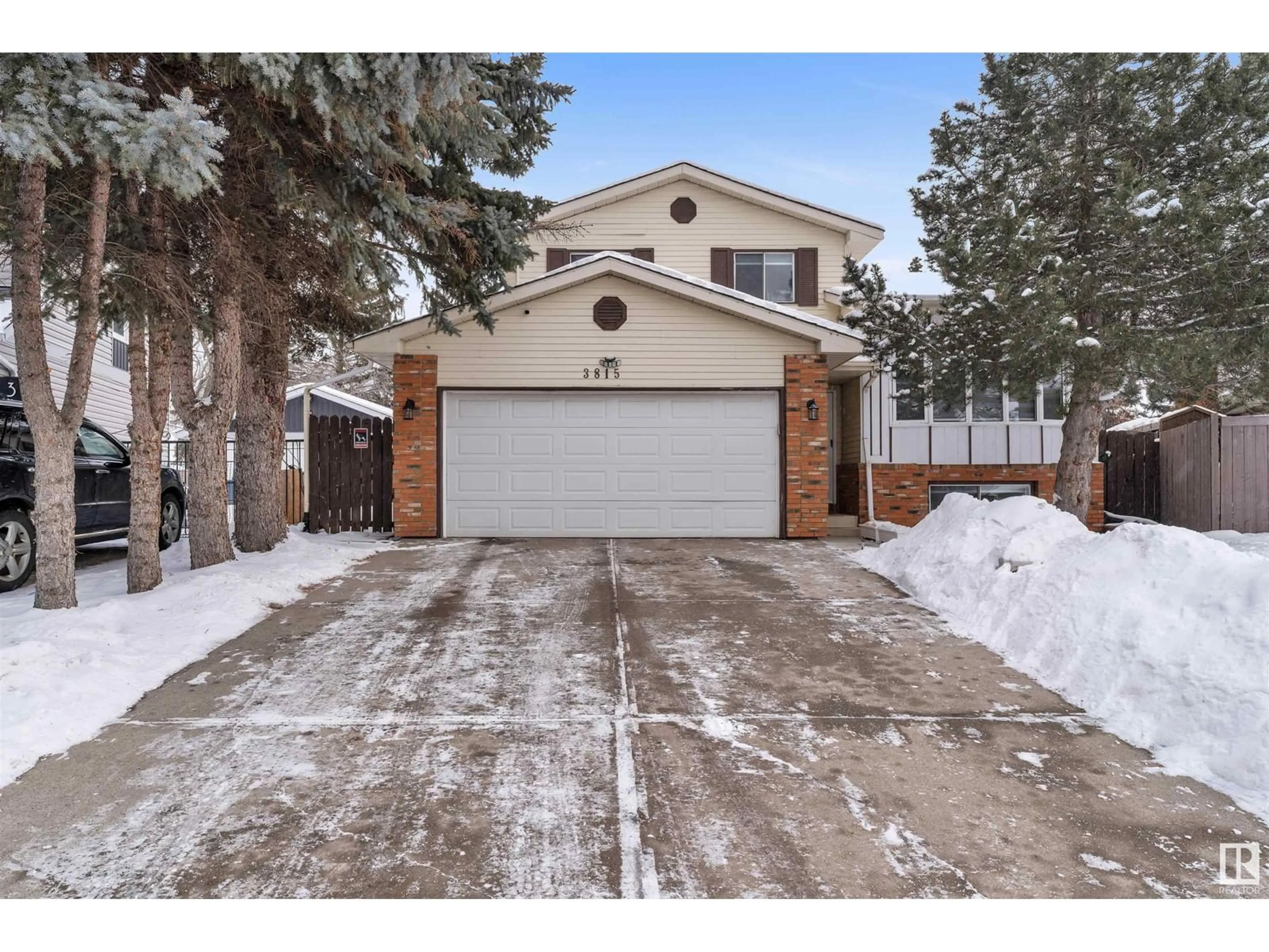 Indoor garage for 3815 51 ST NW, Edmonton Alberta T6L2J3