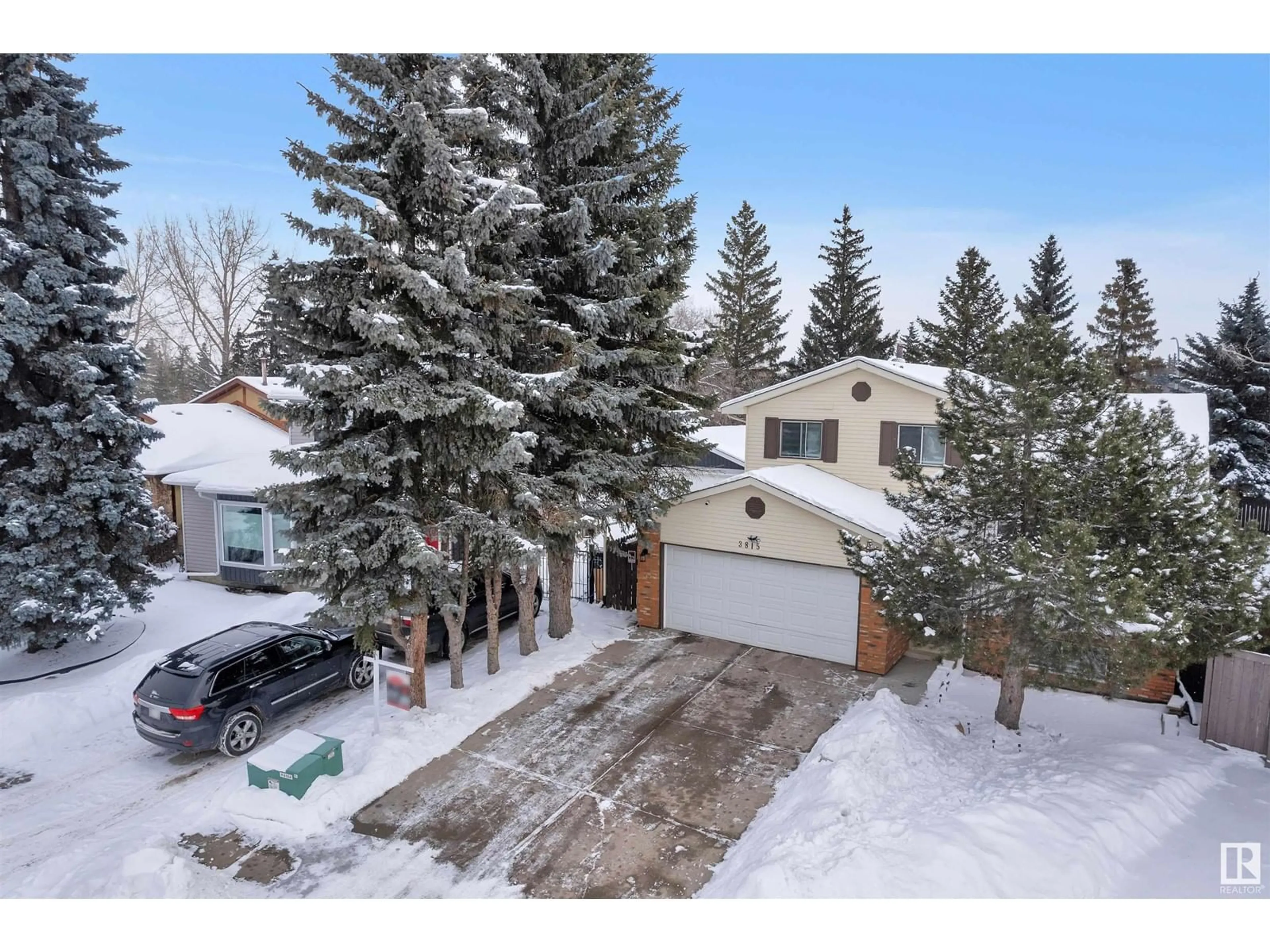 A pic from outside/outdoor area/front of a property/back of a property/a pic from drone, street for 3815 51 ST NW, Edmonton Alberta T6L2J3