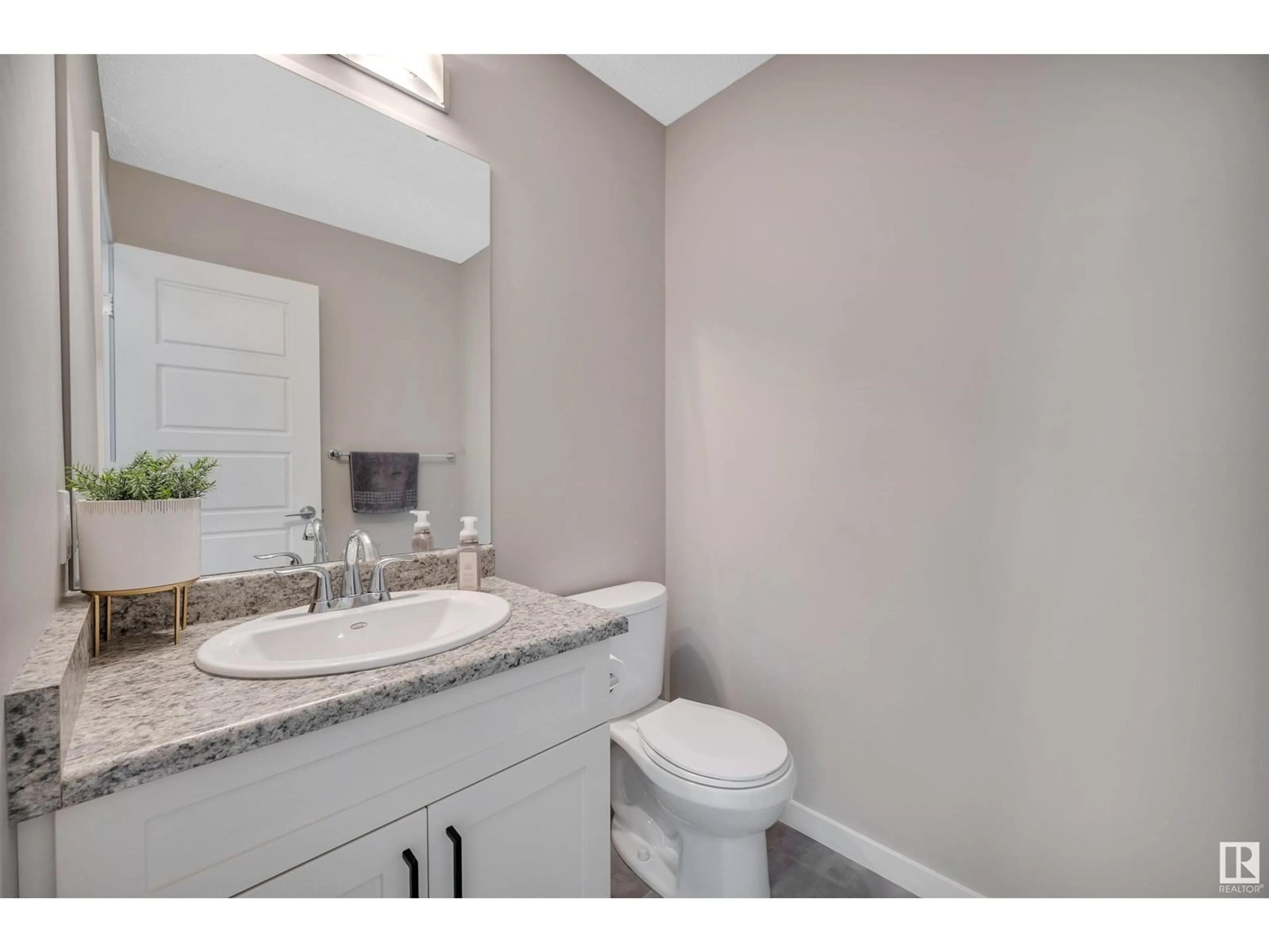 Standard bathroom, ceramic/tile floor for 26 JAMES CR, St. Albert Alberta T8N7S6