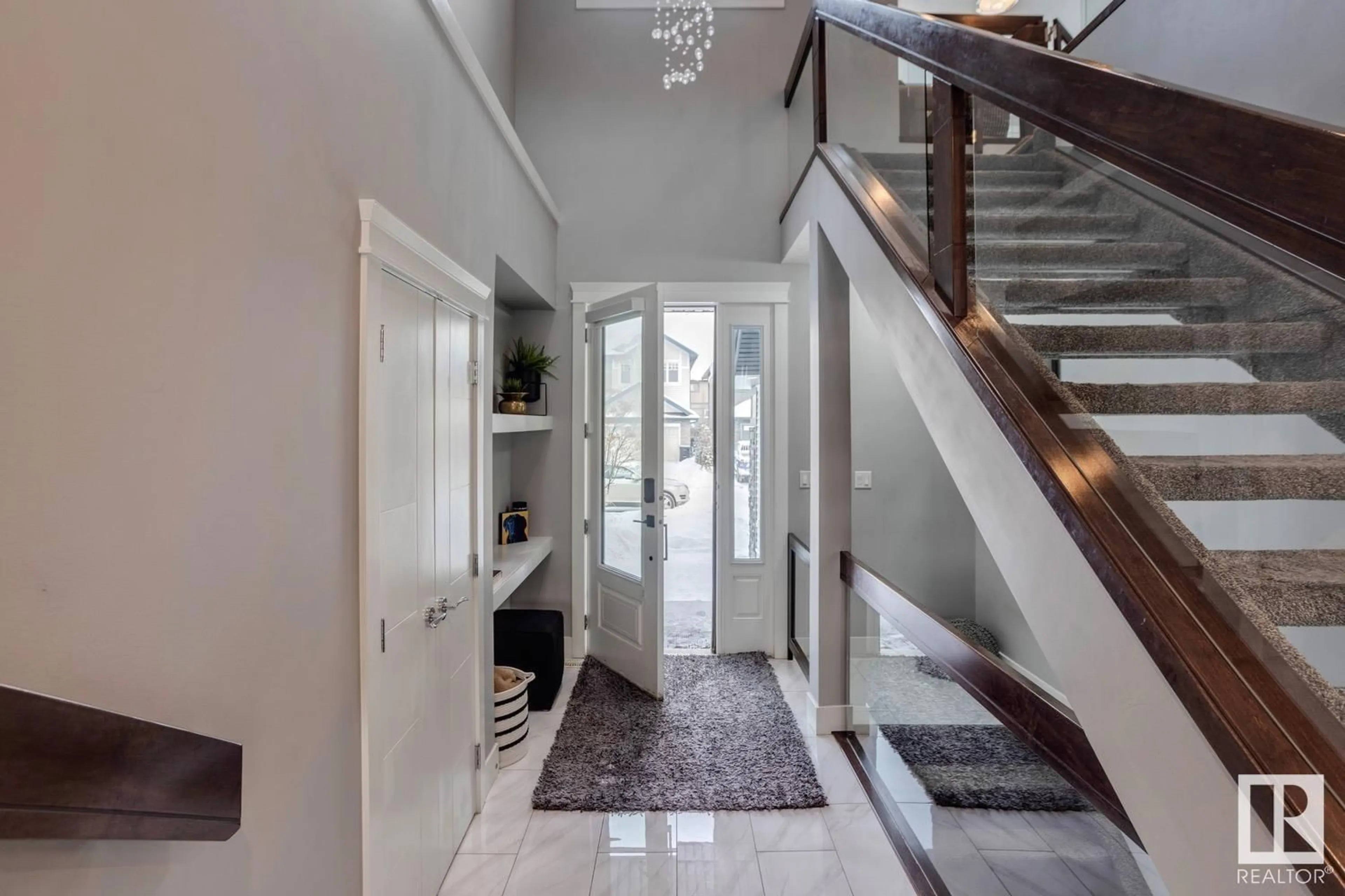 Indoor entryway for 1622 AINSLIE LN SW, Edmonton Alberta T6W0H5