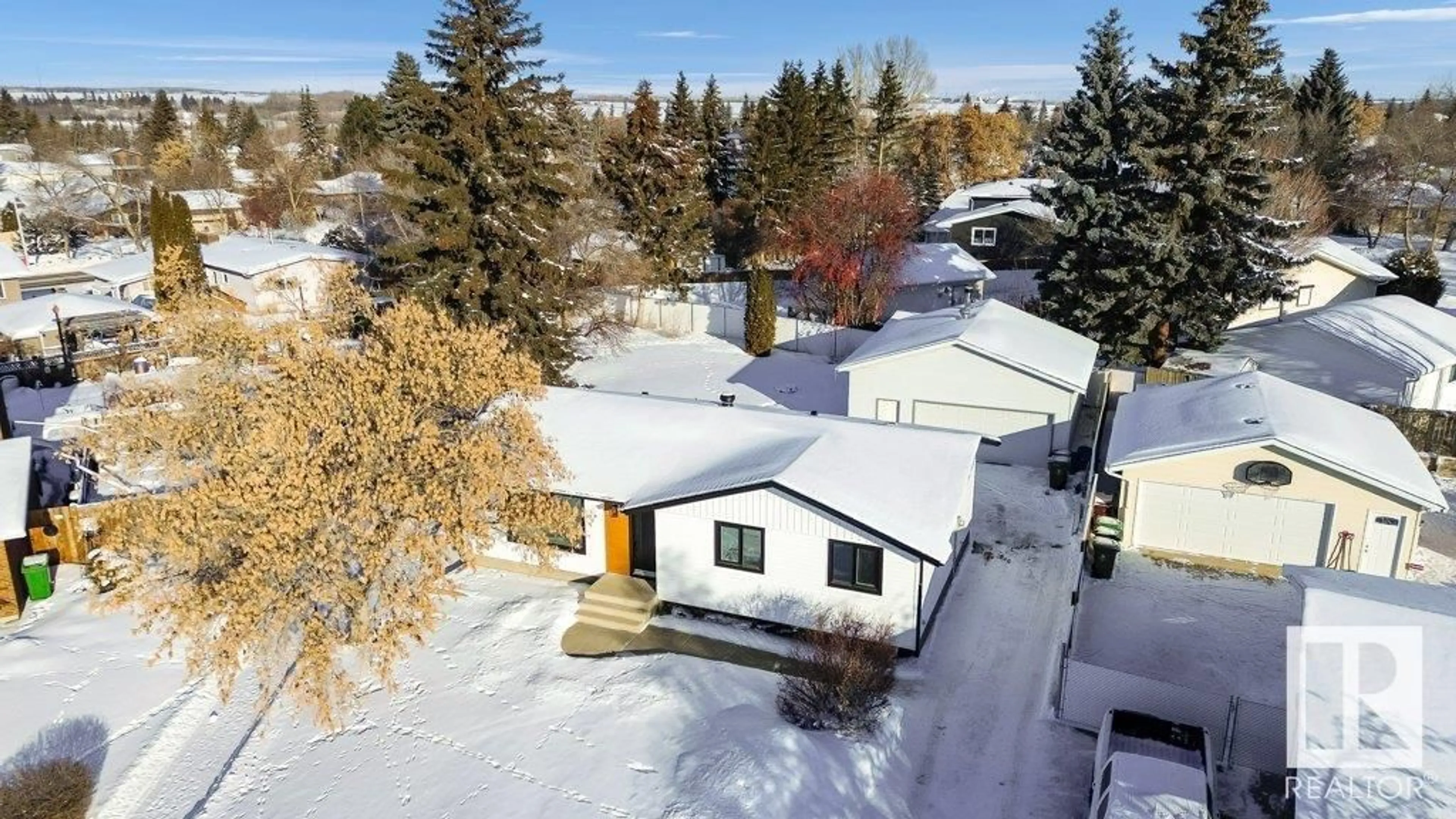 A pic from outside/outdoor area/front of a property/back of a property/a pic from drone, street for 9717 87 ST, Fort Saskatchewan Alberta T8L2Z7